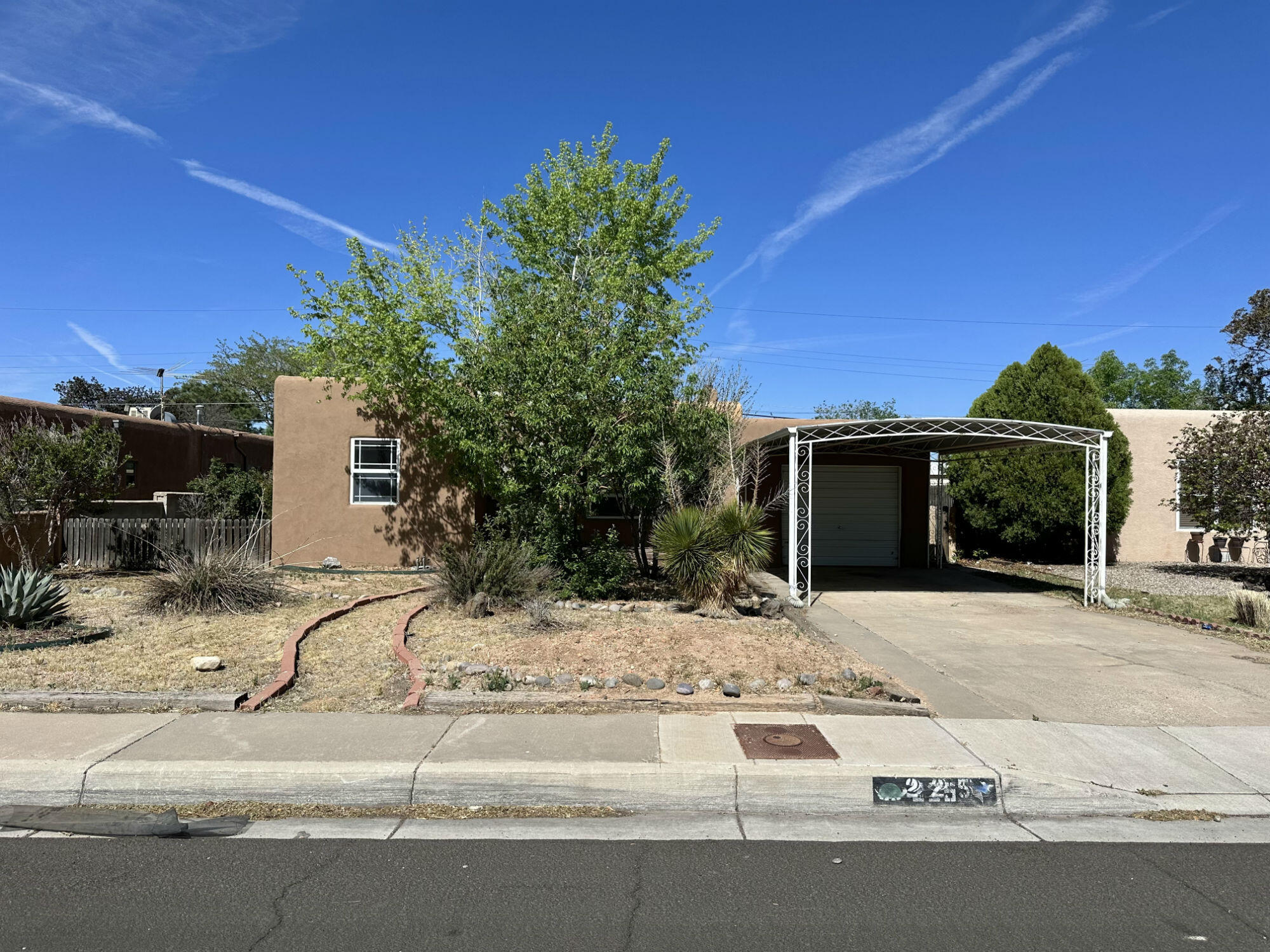 225 Laguayra Drive NE, Albuquerque, NM 87108