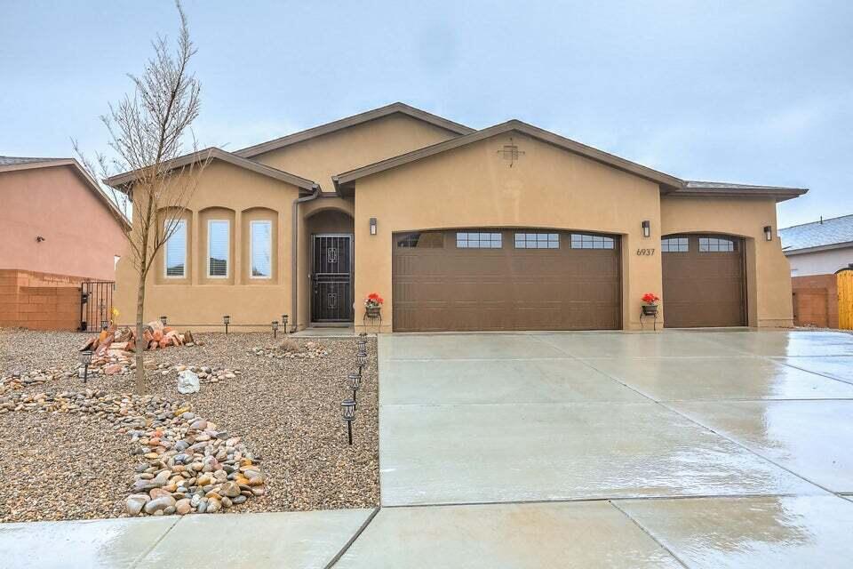 With vaulted ceilings, skylights, and an open floor plan that leads into a kitchen furnished with top-of-the-line stainless steel appliances, gorgeous cabinetry, a travertine backsplash, lovely new tile flooring, and granite countertops throughout the home, this five-year-old house has its own unique spellbinding magic.   No carpeting!  In 2022, the microwave was changed.  Installed solar panels are fully paid. Alongside the house on the west side are a three-car fully insulated garage, RV parking, and storage. Upgraded tankless water heater provides hot water on demand.  Gardening rain barrel in the back. Awe-inspiring views of the Sandia Mountains