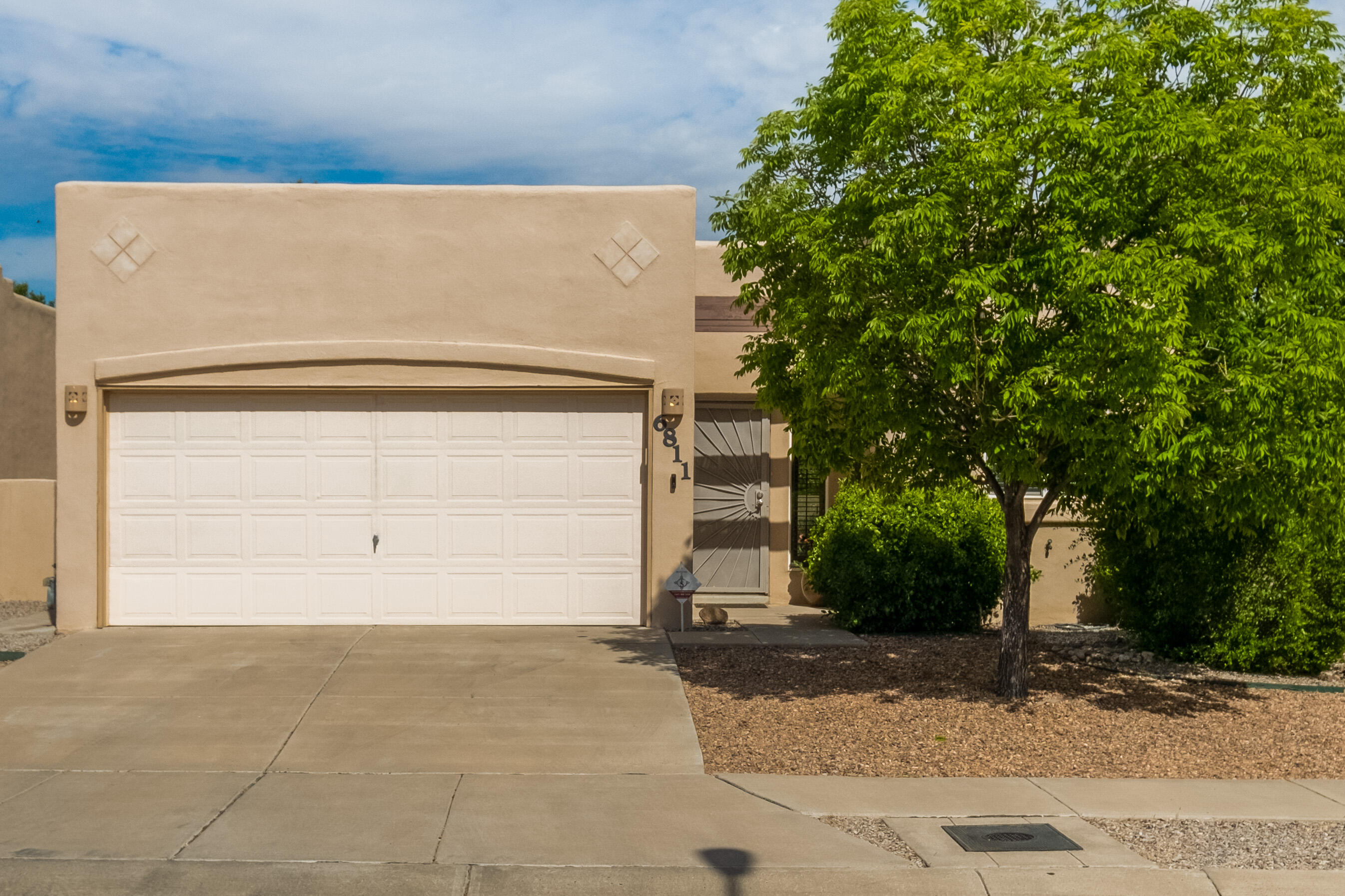 6811 Calle Laguna NE, Albuquerque, NM 87113