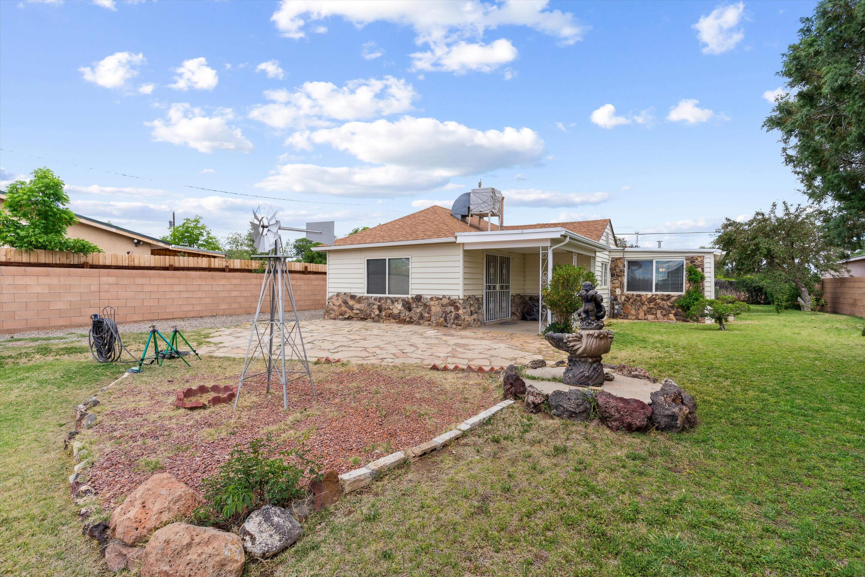 123 Daniel Road NW, Albuquerque, NM 87107