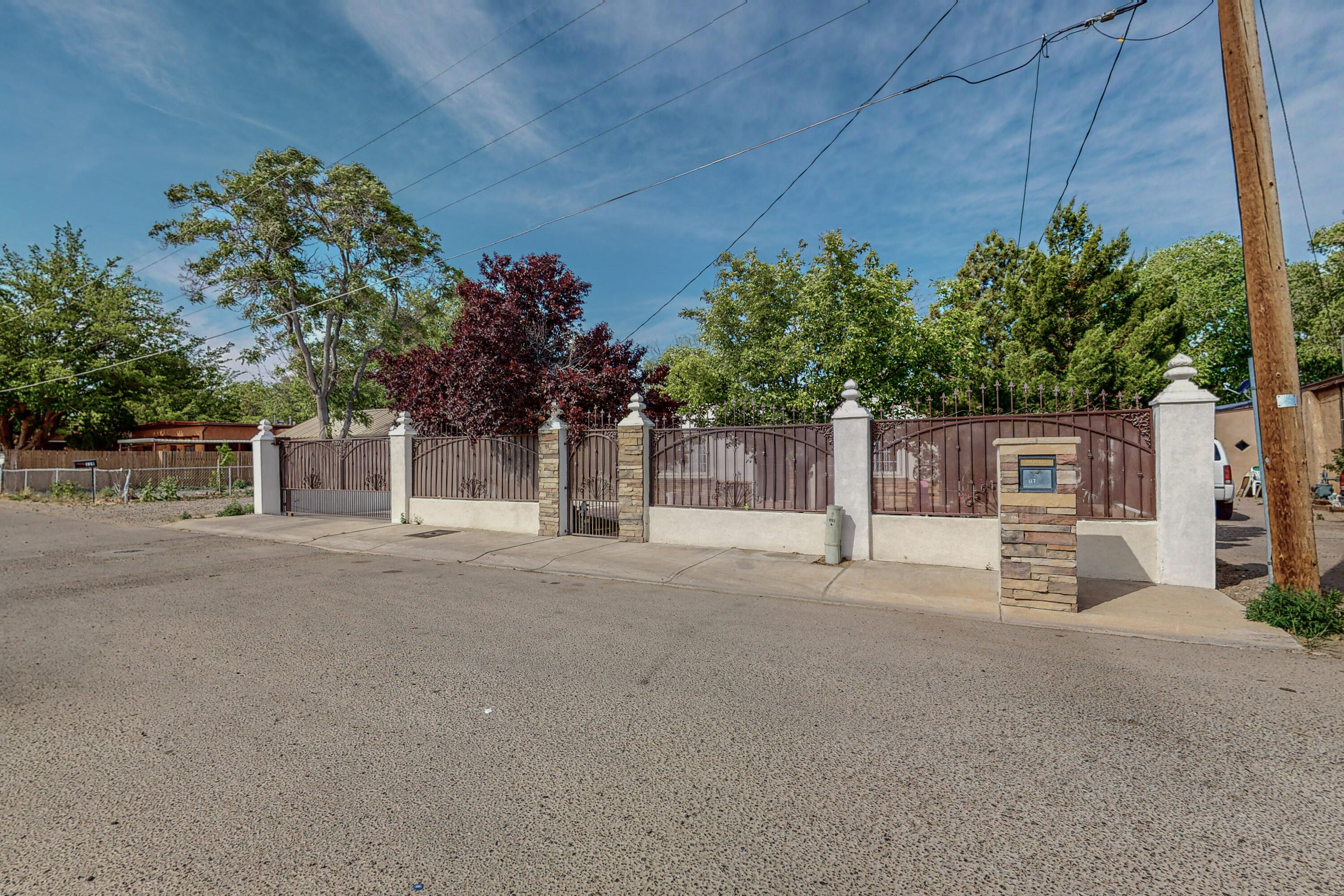 117 La Media Road SW, Albuquerque, NM 87105