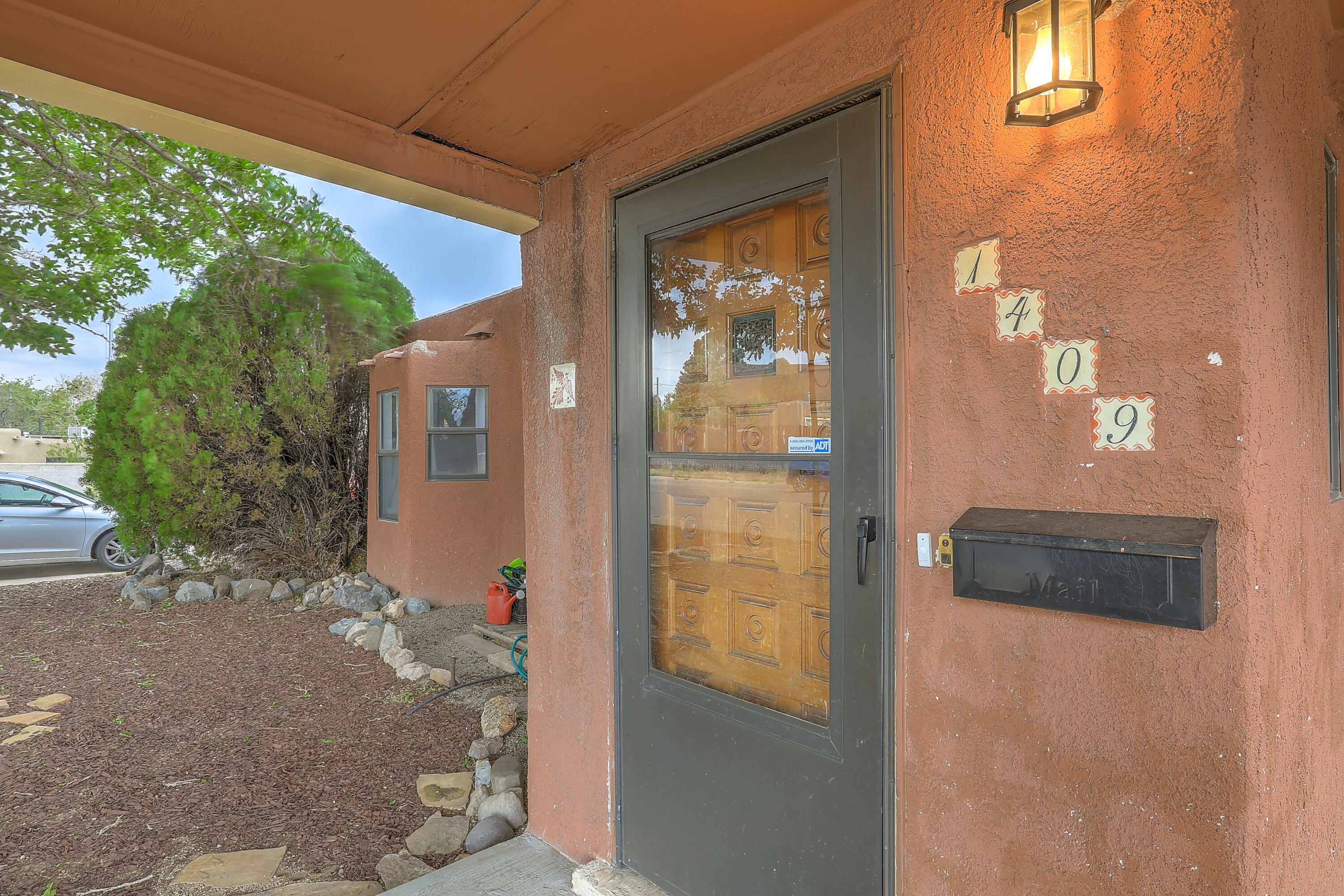 1409 Glorieta Street NE, Albuquerque, NM 87112