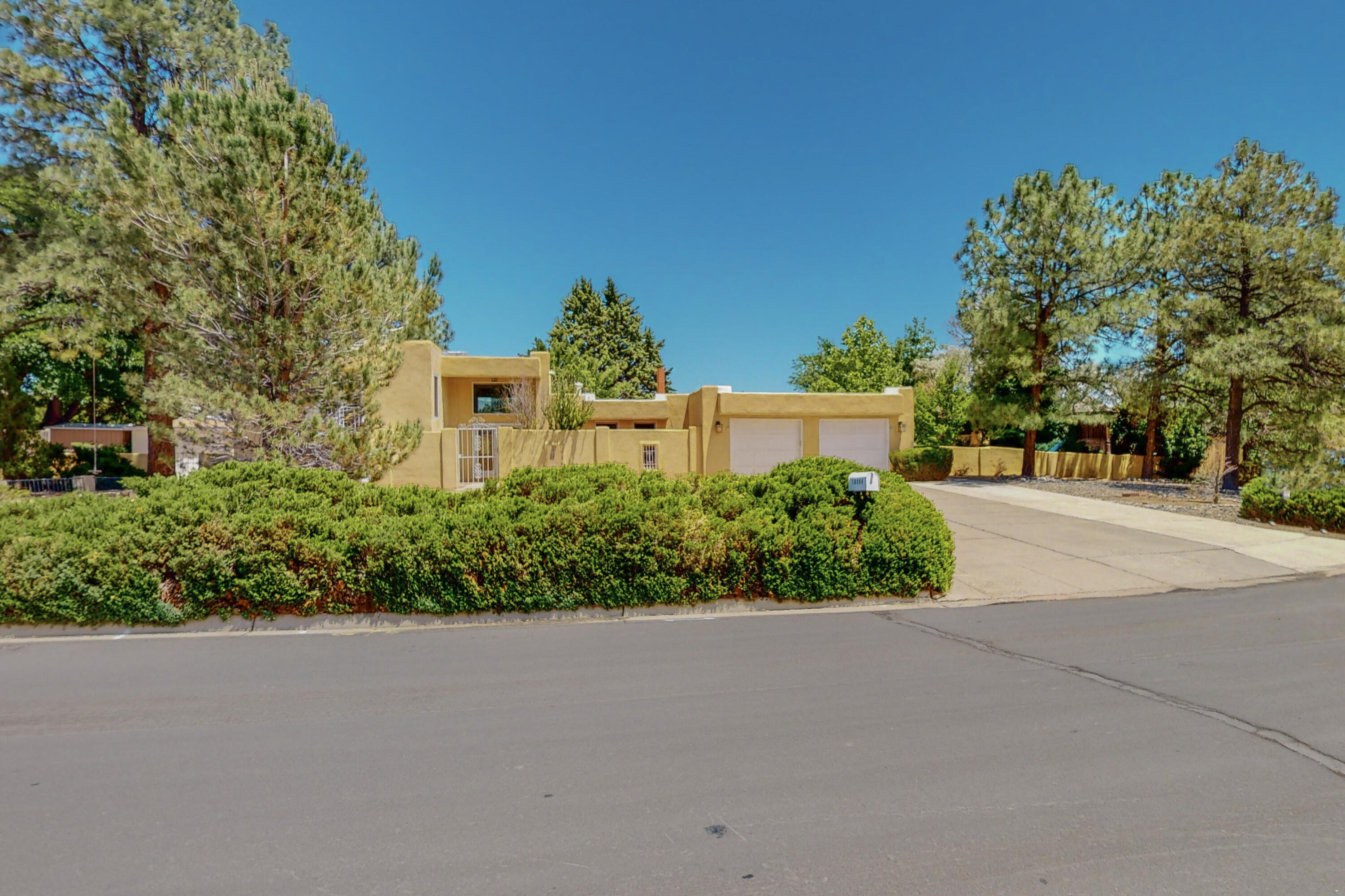 10204 Keeping Drive NW, Albuquerque, NM 87114