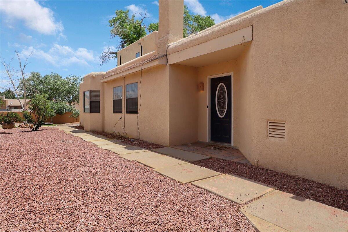 Plank tile kitchen and living room. Granite countertops , tile backsplash . Open floor plan with kitchen opens to great room with  kiva fireplace. 2 masters ! Master down has granite counter tops on double vanity and step in shower. Main level guest room features private courtyard patio . Upstairs leads to spacious loft/ flex space overlooking great room. Master up has full bath & sit down vanity. Exposed sliding track doors in both masters. HUGE lot with lots of outdoor gathering spaces. Rush to see this one - 5 year old roof ..Solar installed