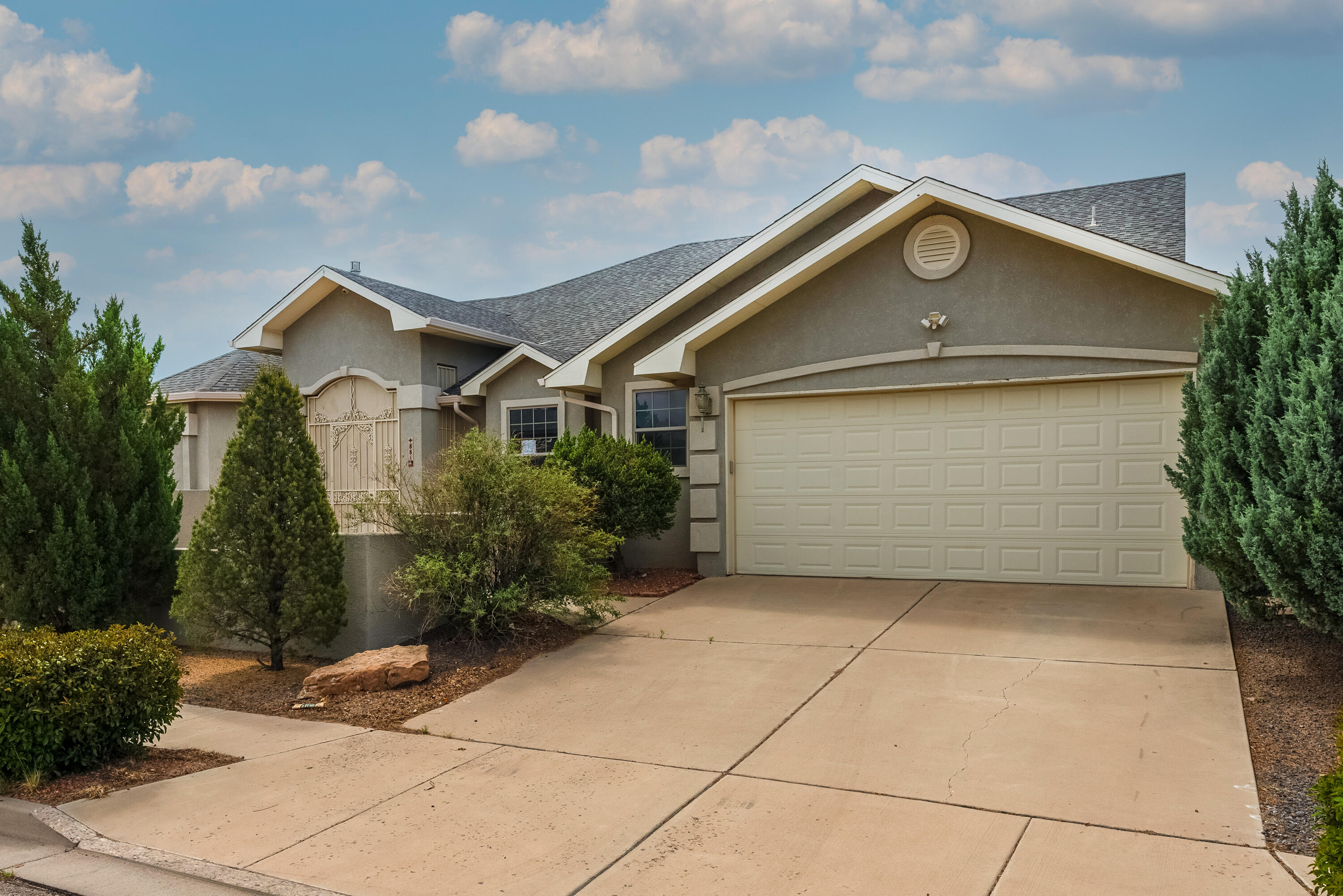 881 Pinzon Street NW, Los Lunas, NM 87031