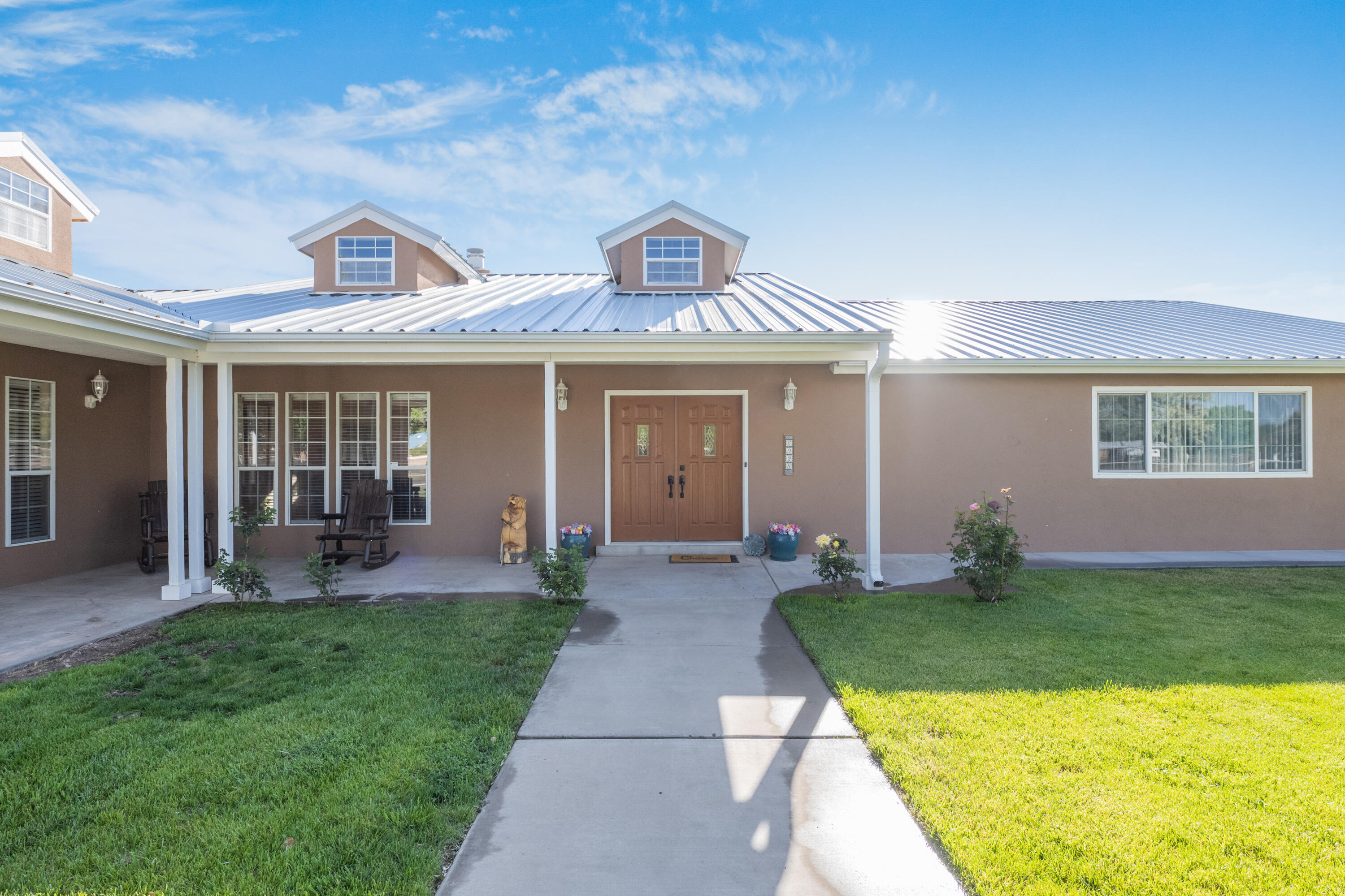 6928 Della Drive, Albuquerque, NM 87105