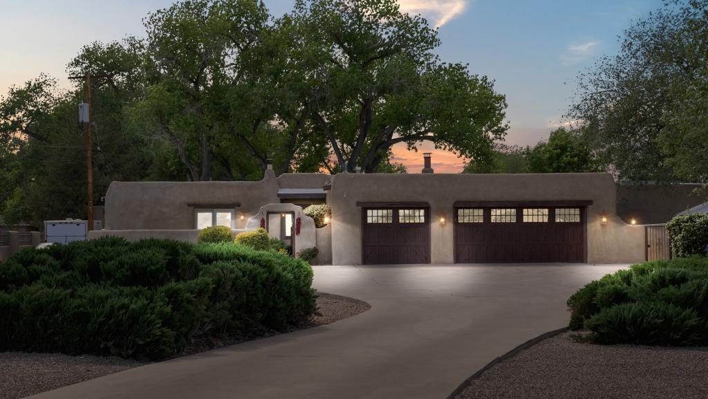 6769 Guadalupe Trail NW, Los Ranchos, NM 87107