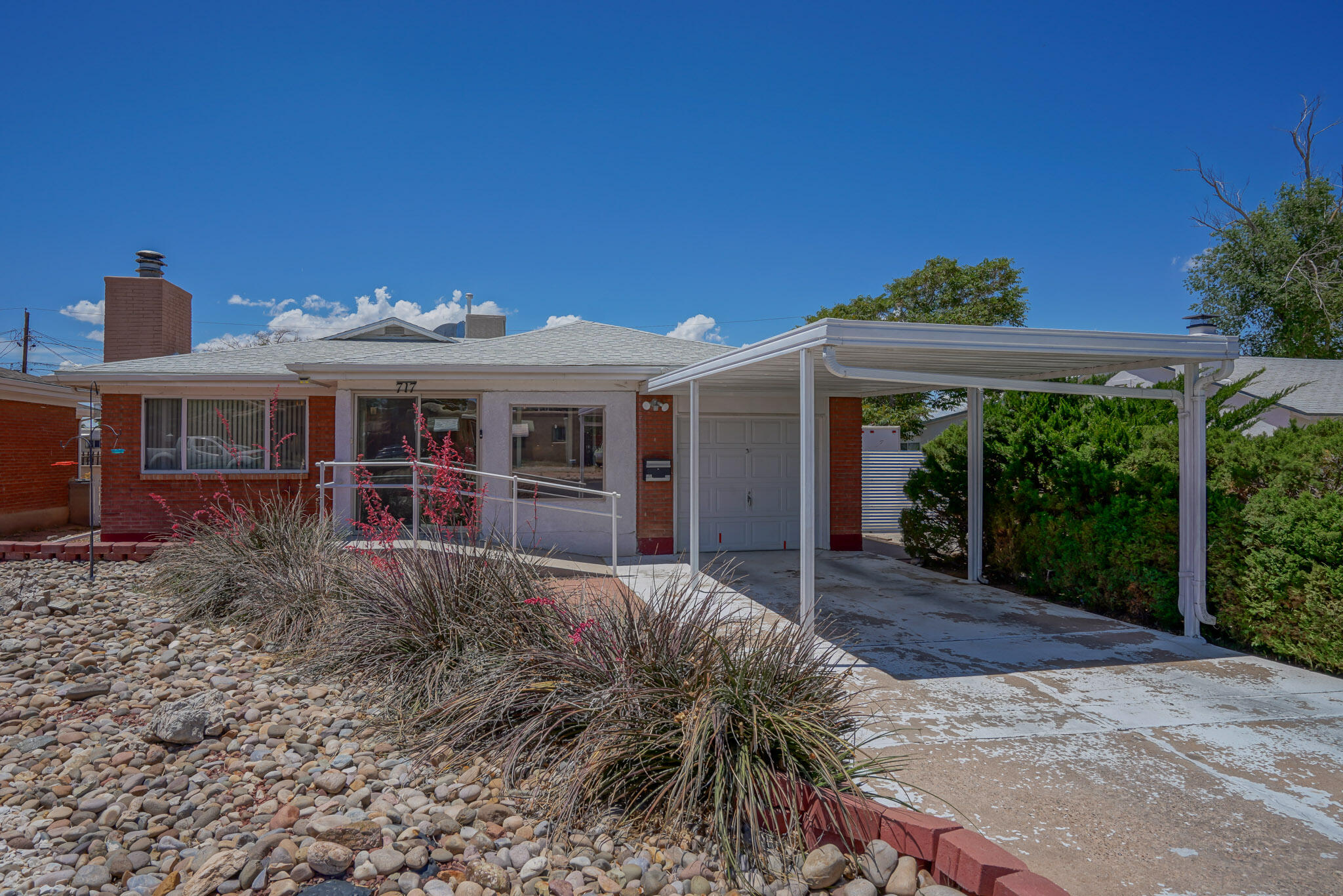 717 Alvarado Drive SE, Albuquerque, NM 87108