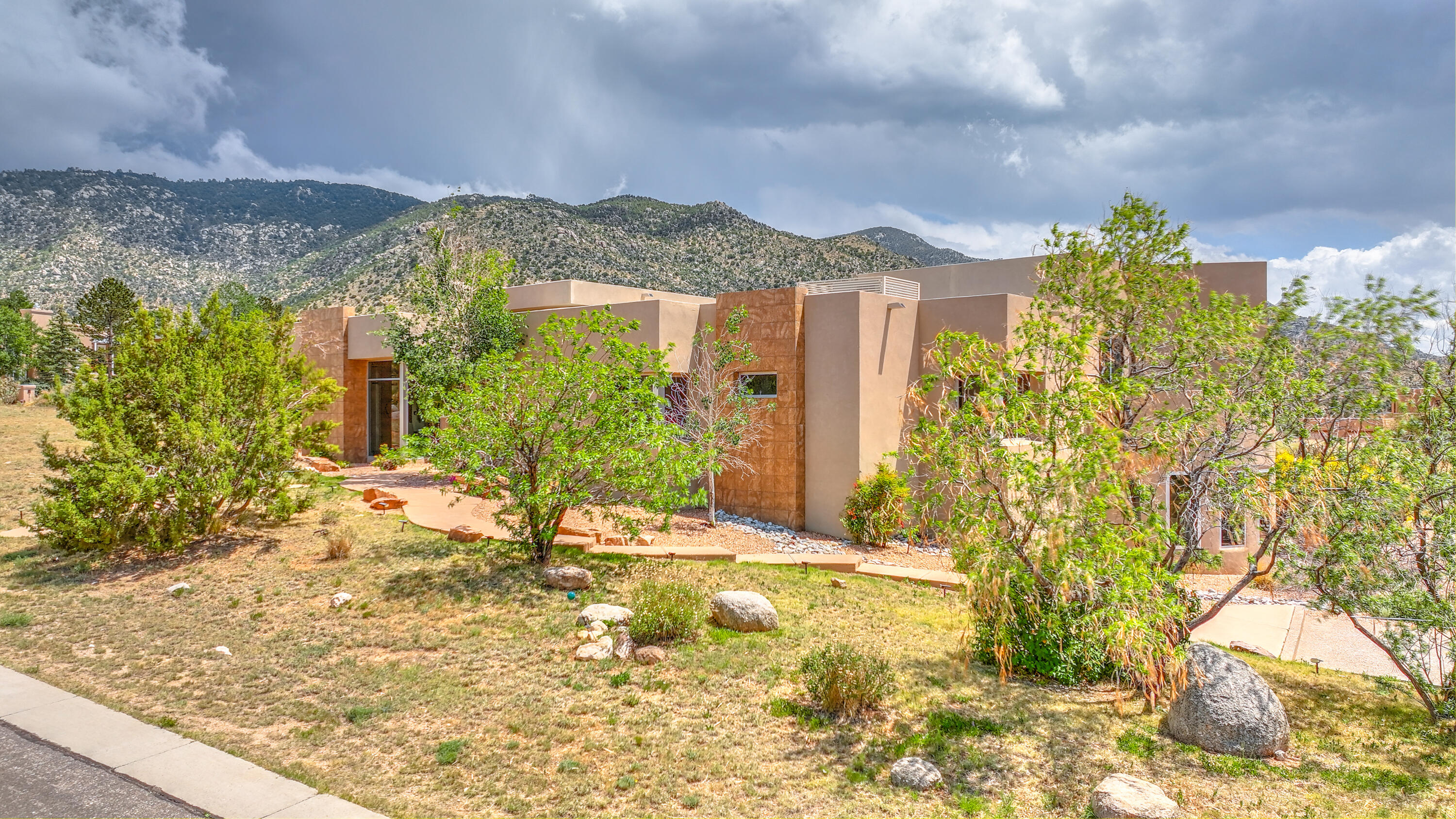 13632 Canada Del Oso Place NE, Albuquerque, NM 87111