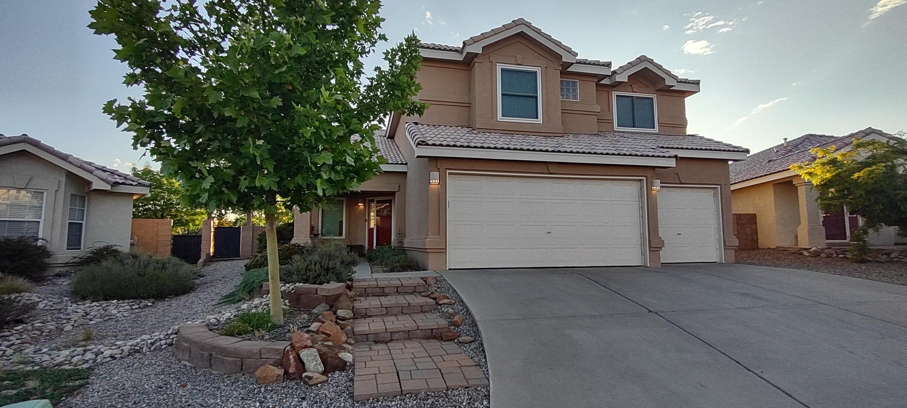 SEVEN-BAR RANCH Four Bedroom Home Filled With Space. Master Suite Includes Sitting/Office/Exercise Area, Lg Walk-in Closet and Huge Bath Area. Family Room Opens Directly To Spacious Eat-in Kit That Features Island W/Sink, Silestone Quartz Counter Tops and Stainless Steel Appliance. Formal Dining Area Combo W/Formal Living Room. Spacious Loft Overlooks Bright Entry. Large Backyard 1/3 Of An Acre Lot, That is Fully Landscaped With Double Doors To Go From The Patio To The Kitchen. Accent Southwest Vinyl  Bellawood Half-inch Red Oak Hardwood Floors On Stairs And Entire Upstairs!!  This Home Is a Must See, Make An Appointment To View