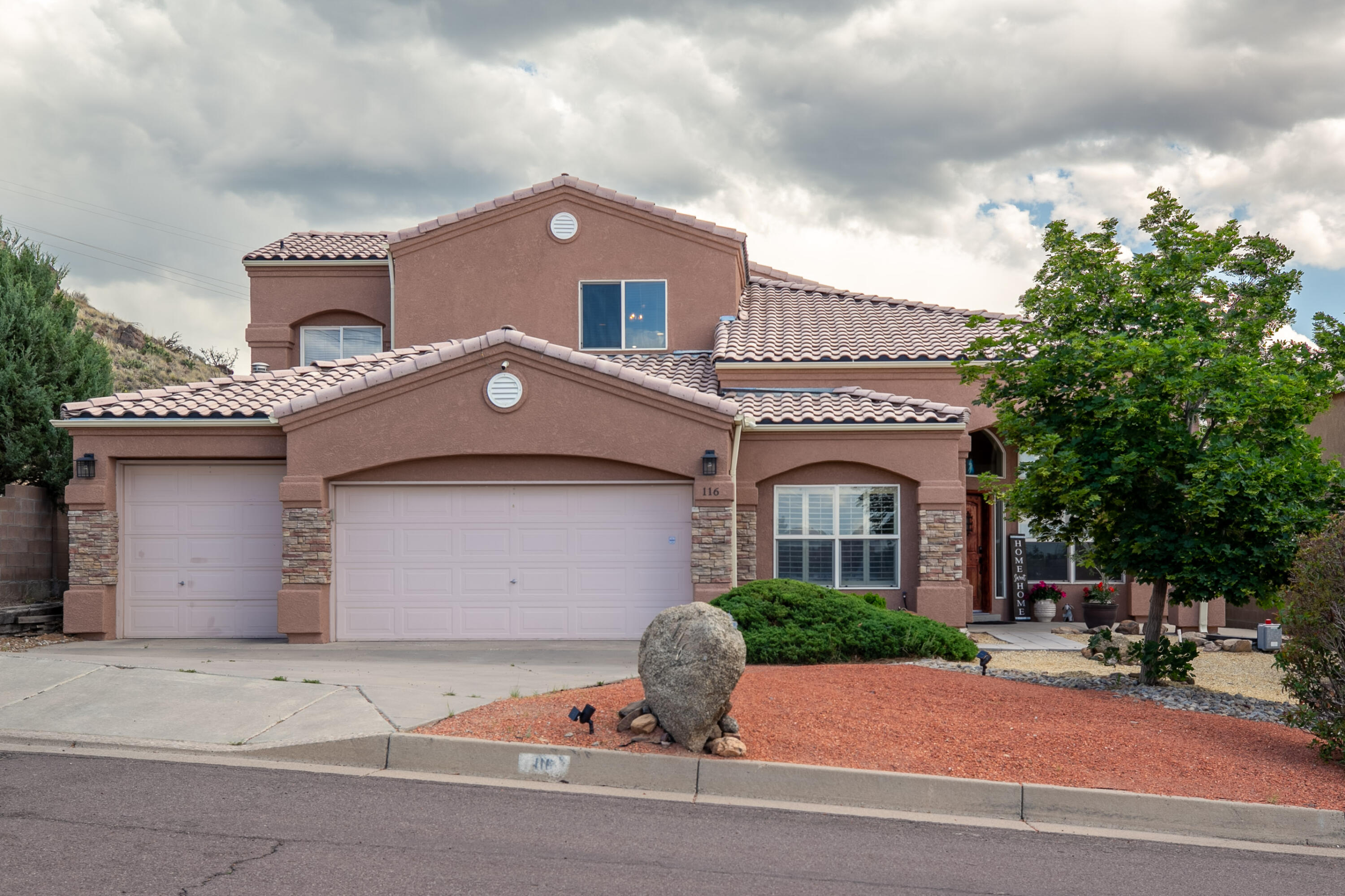 116 Camino De La Sierra NE, Albuquerque, NM 87123