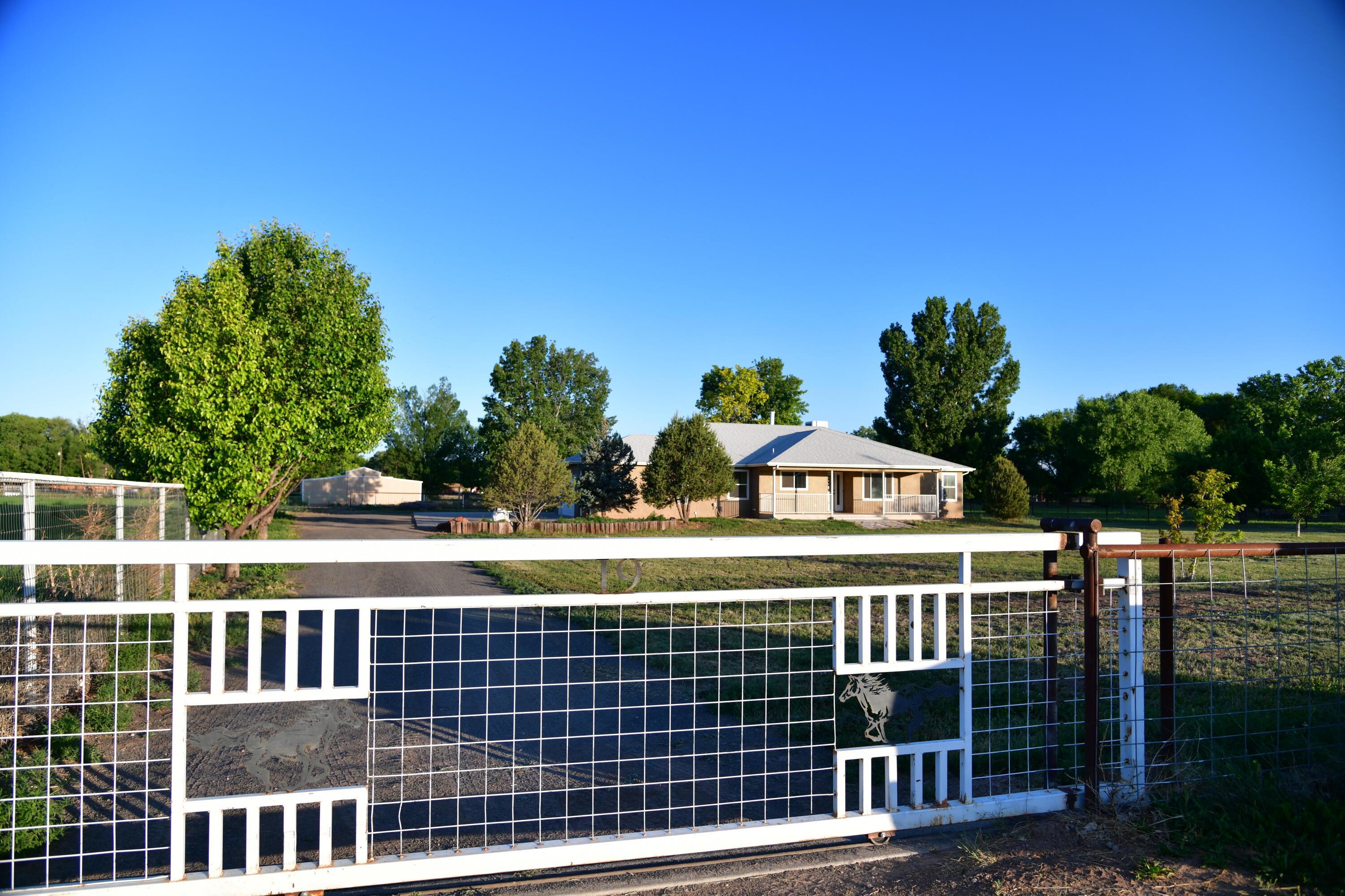 19 Camino Manzana, Peralta, NM 87042