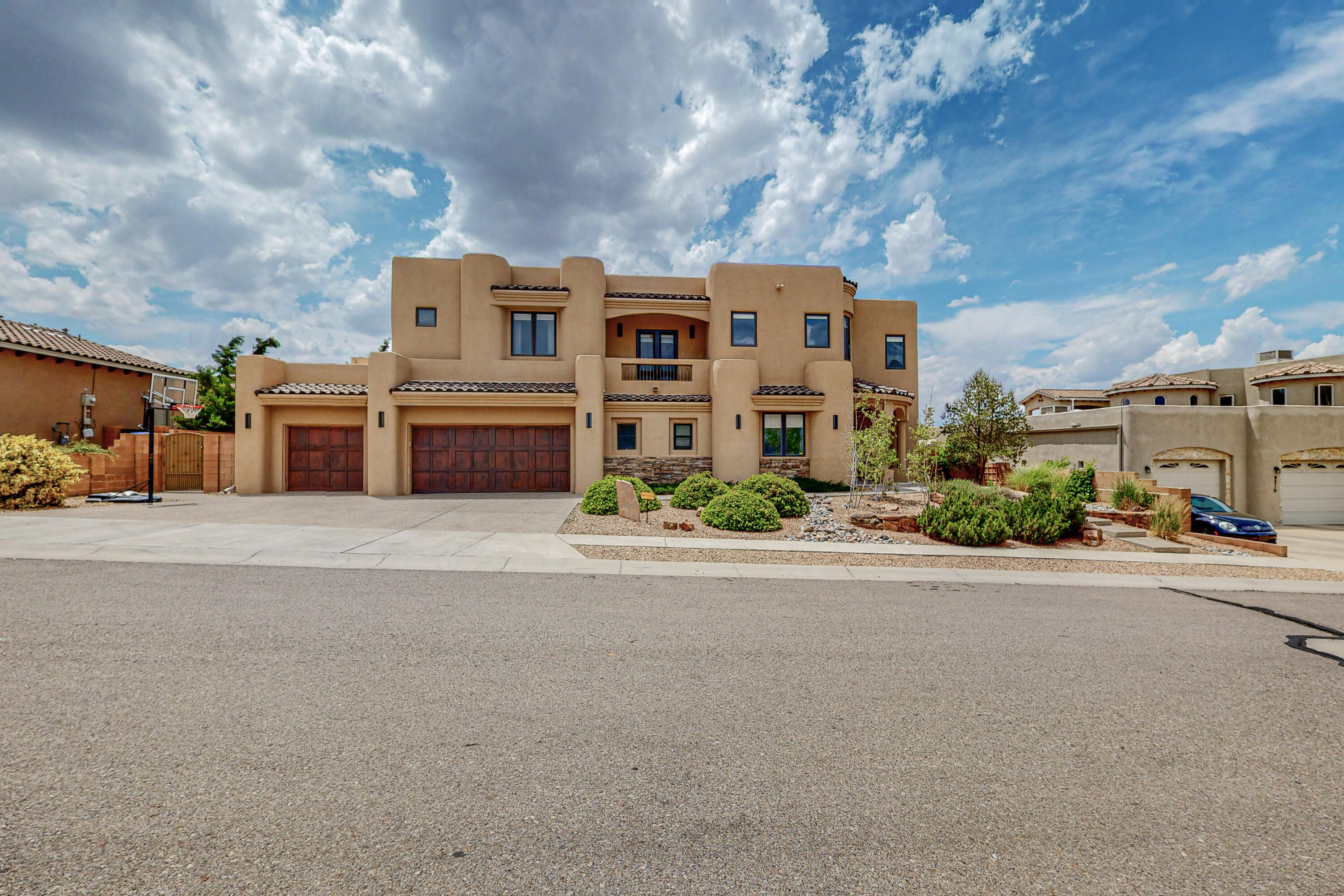 9215 La Tierra Court NE, Albuquerque, NM 87122