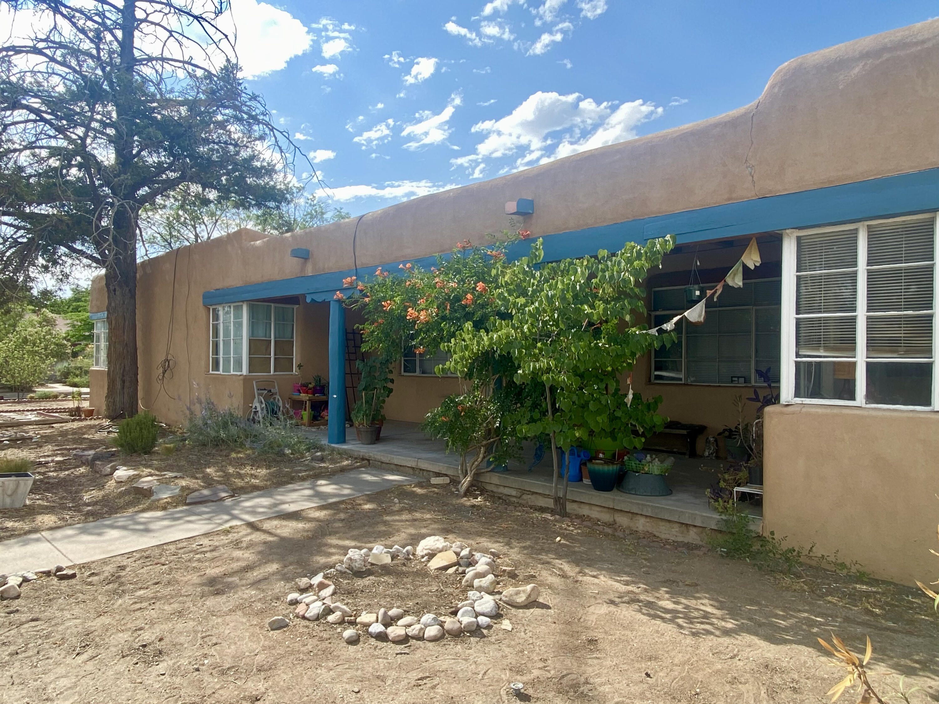 302 Solano Drive NE, Albuquerque, New Mexico 87108, 2 Bedrooms Bedrooms, ,1 BathroomBathrooms,Residential Income,For Sale,302 Solano Drive NE,1037074
