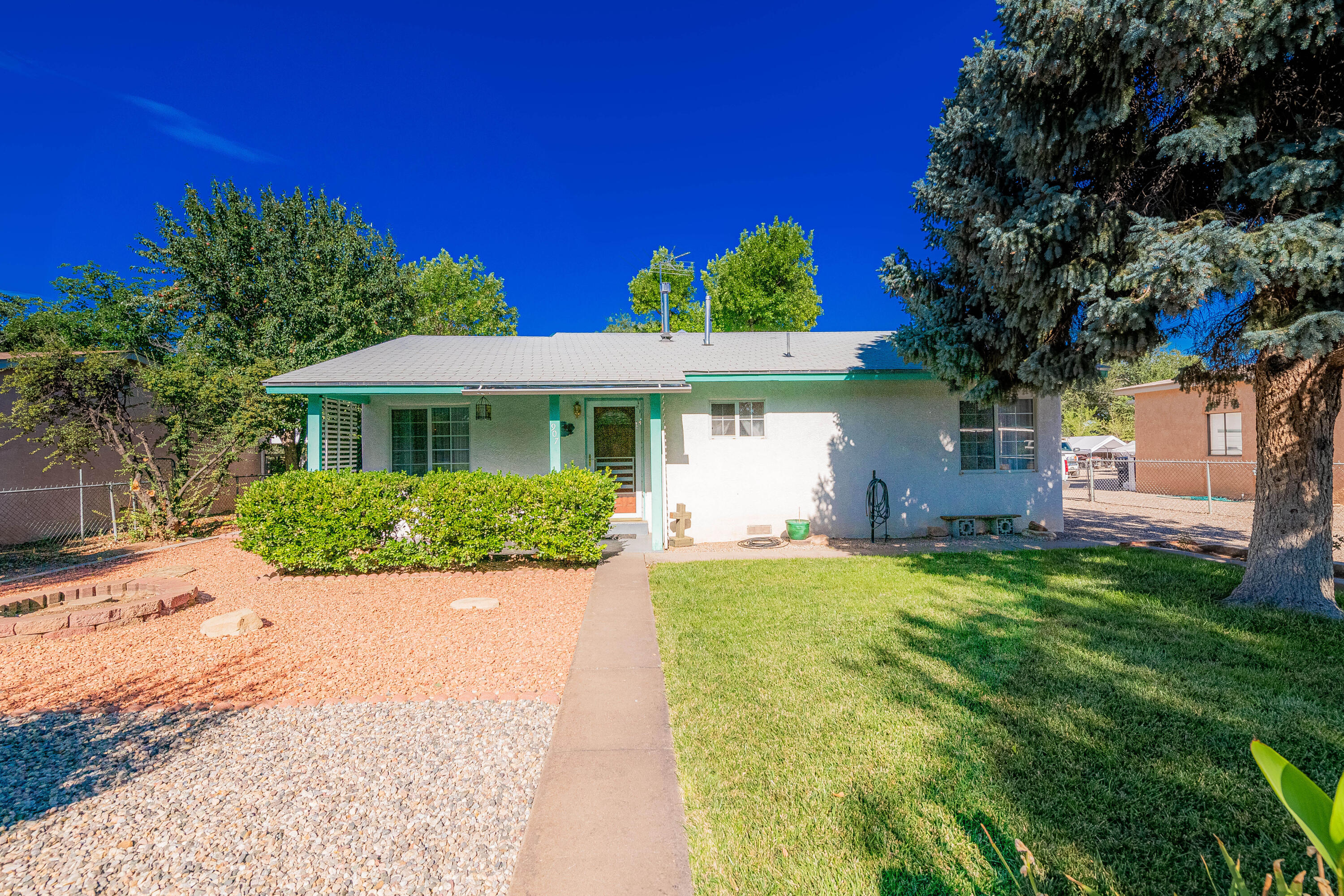 Adorable property nestled away in a quiet area close to everything in Alb! 2 bed/2 bath with 2 living areas. Immaculate maintained yard with a detached 1 car garage.