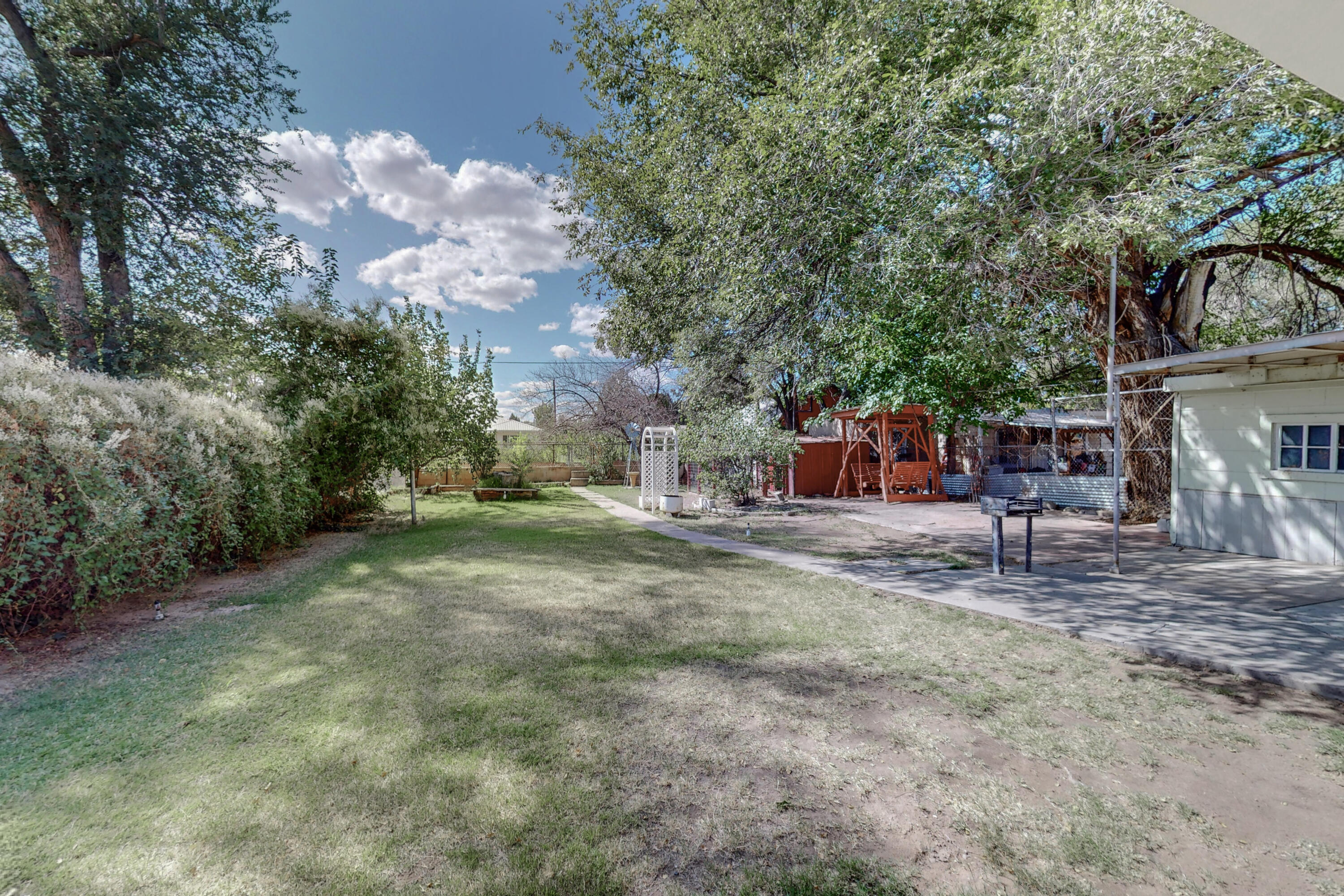 167 Riverside Drive SW, Albuquerque, New Mexico 87105, 3 Bedrooms Bedrooms, ,2 BathroomsBathrooms,Residential,For Sale,167 Riverside Drive SW,1042668