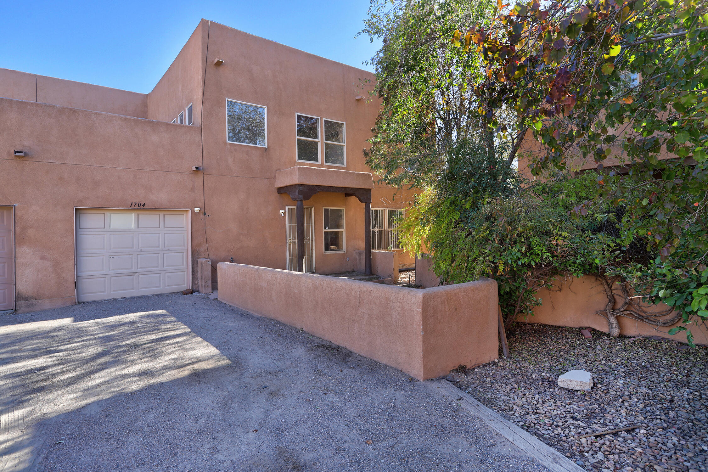 INVESTORS, CASH BUYERS:  CASH ONLYDistressed property, fixer upper, needs work throughout.  Seller will not do repairs.  Two story townhouse located near the North Valley.  Kiva style fireplace, nice breakfast nook, open floor plan.