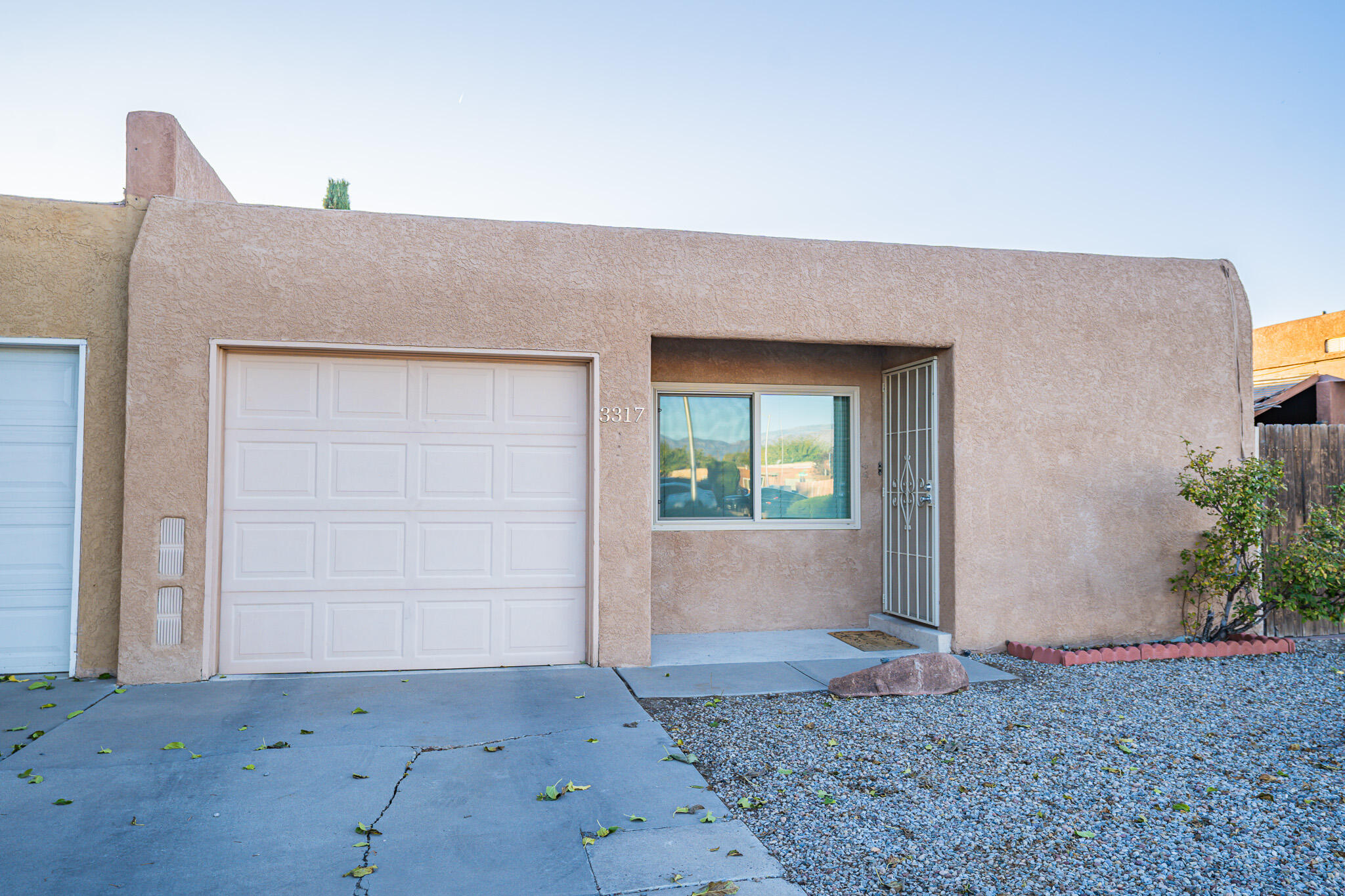 Super cute townhouse located on a cul-de-sac! 3 bedrooms with open layout. New Water Heater put in 2019, New Windows put in 2020, New Brick Wall put in 2022 Evaporative cooler put on in 2017 and TPO roof in 2018. Great location! Close to freeway! Appliances stay. This home is ready to go and is a must see!