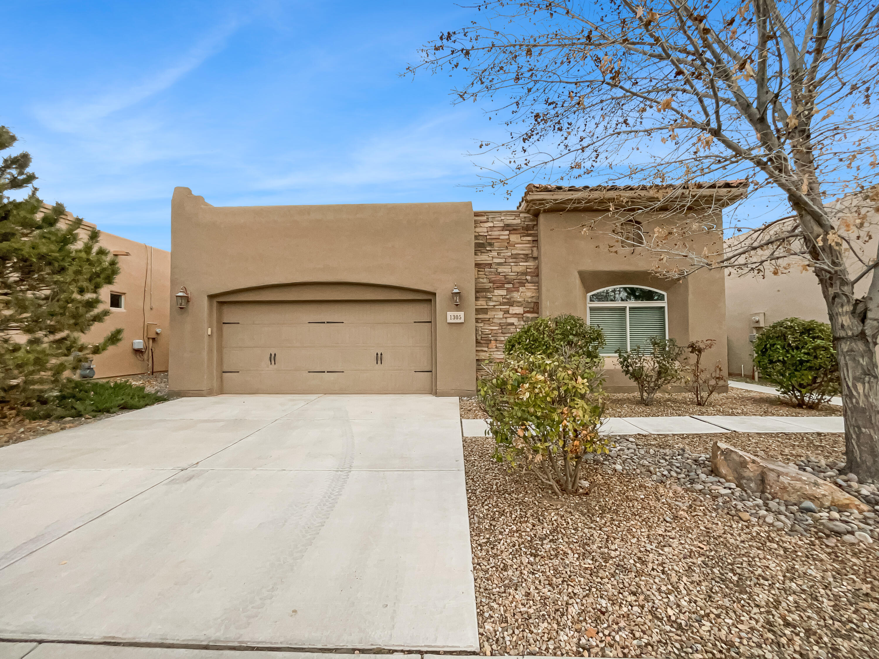 1305 Valle Lane NW, Albuquerque, New Mexico 87107, 3 Bedrooms Bedrooms, ,2 BathroomsBathrooms,Residential,For Sale,1305 Valle Lane NW,1054540