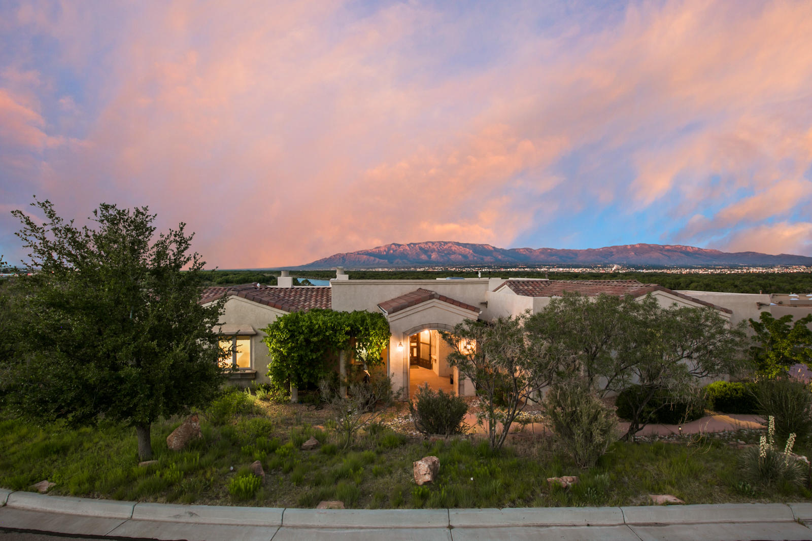 Westside Albuquerque Homes With 4 Car Garage