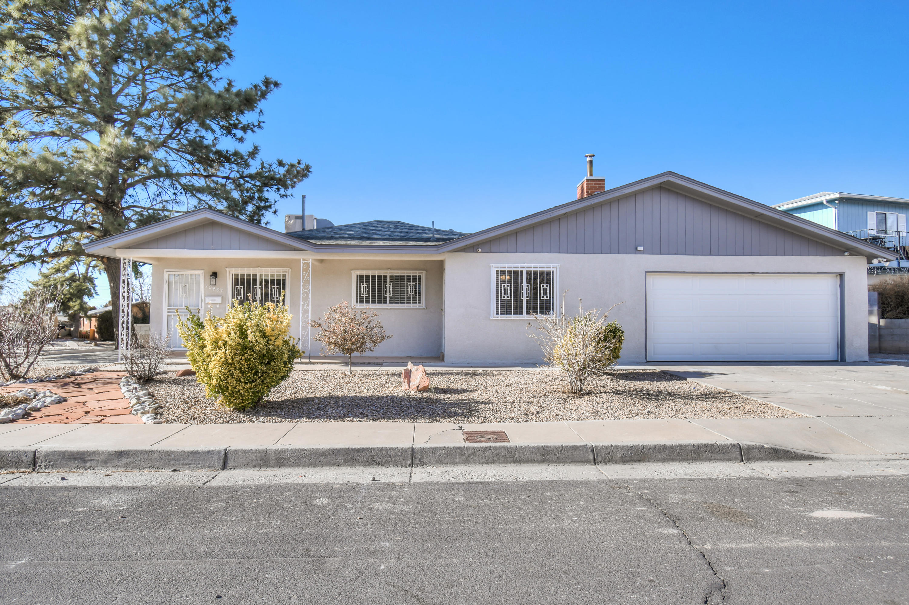 Kirtland Air Force Base area homes between 225k and 250k