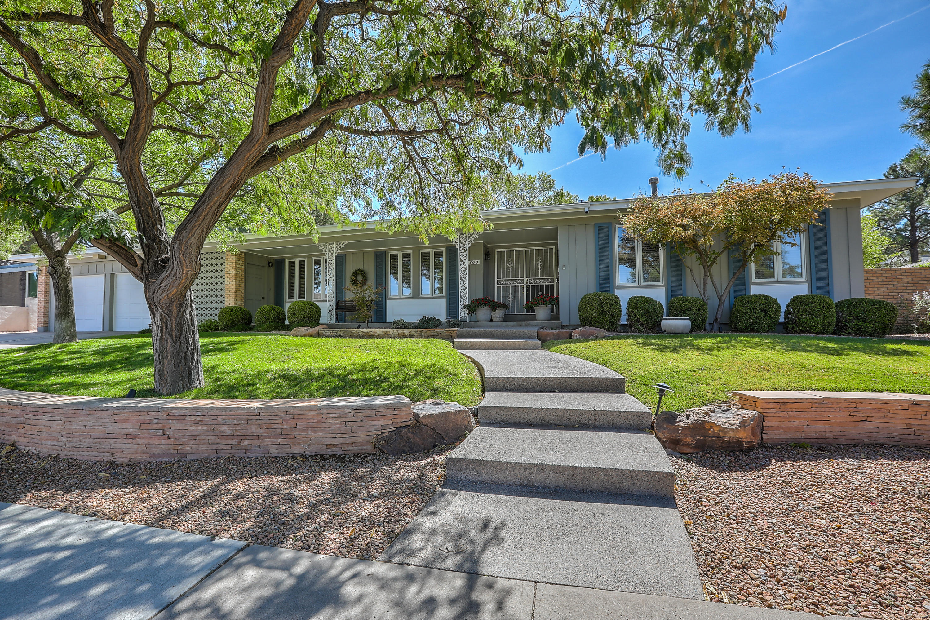 Kirtland Air Force Base Area homes 750k and Above