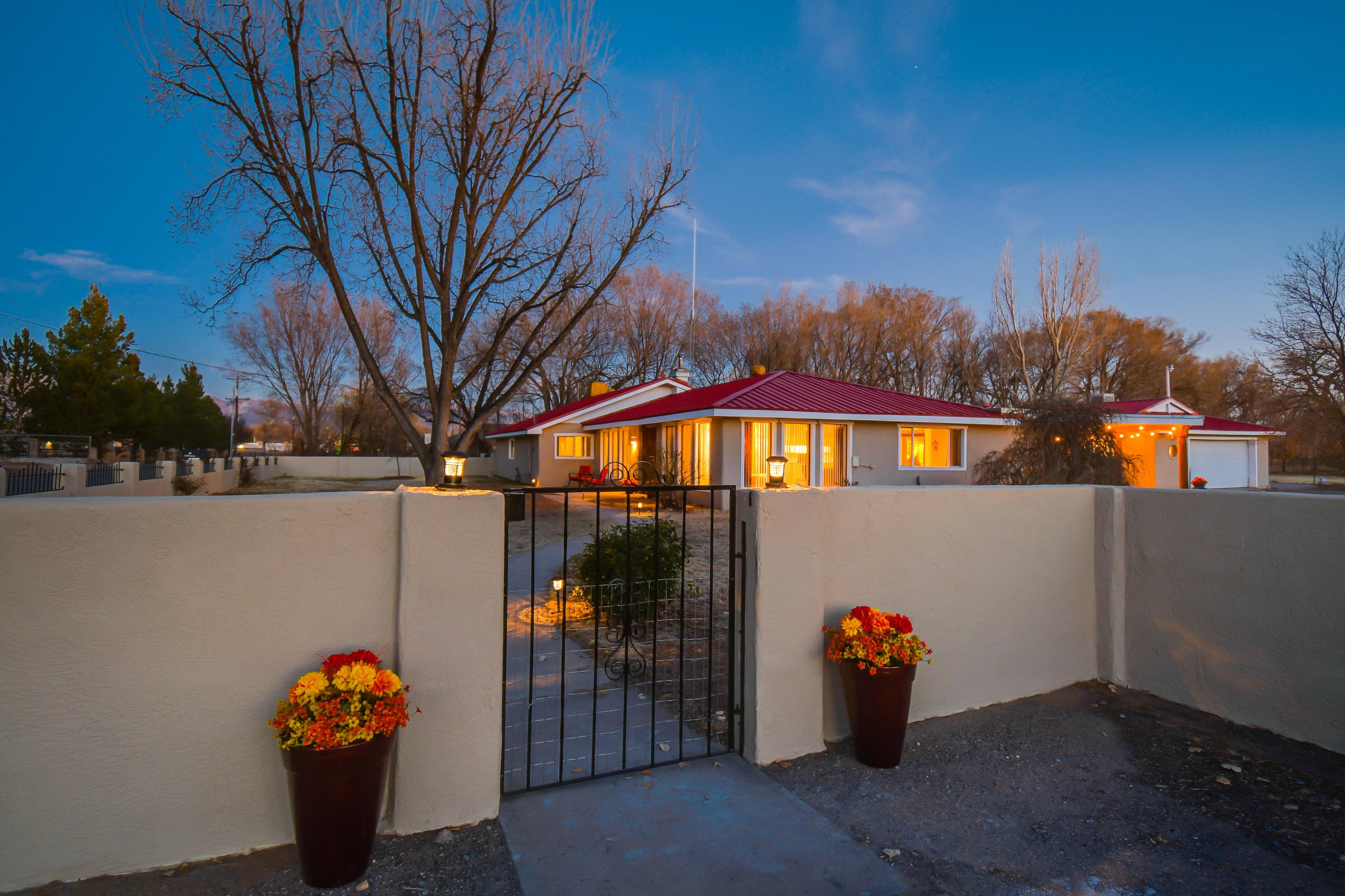 North Valley Albuquerque Homes with 4+ Car Garages