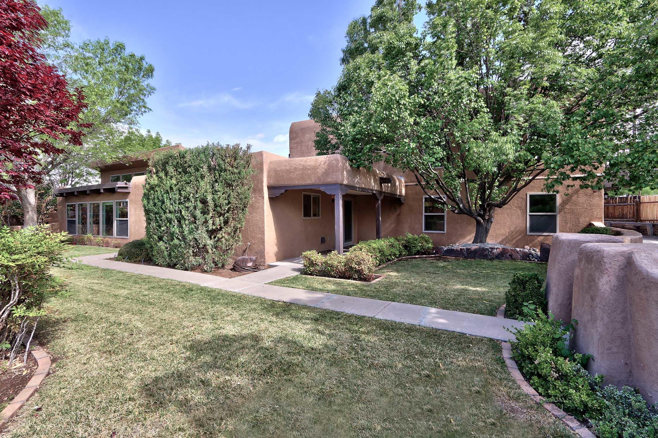 North Valley Albuquerque Homes with 4+ Car Garages