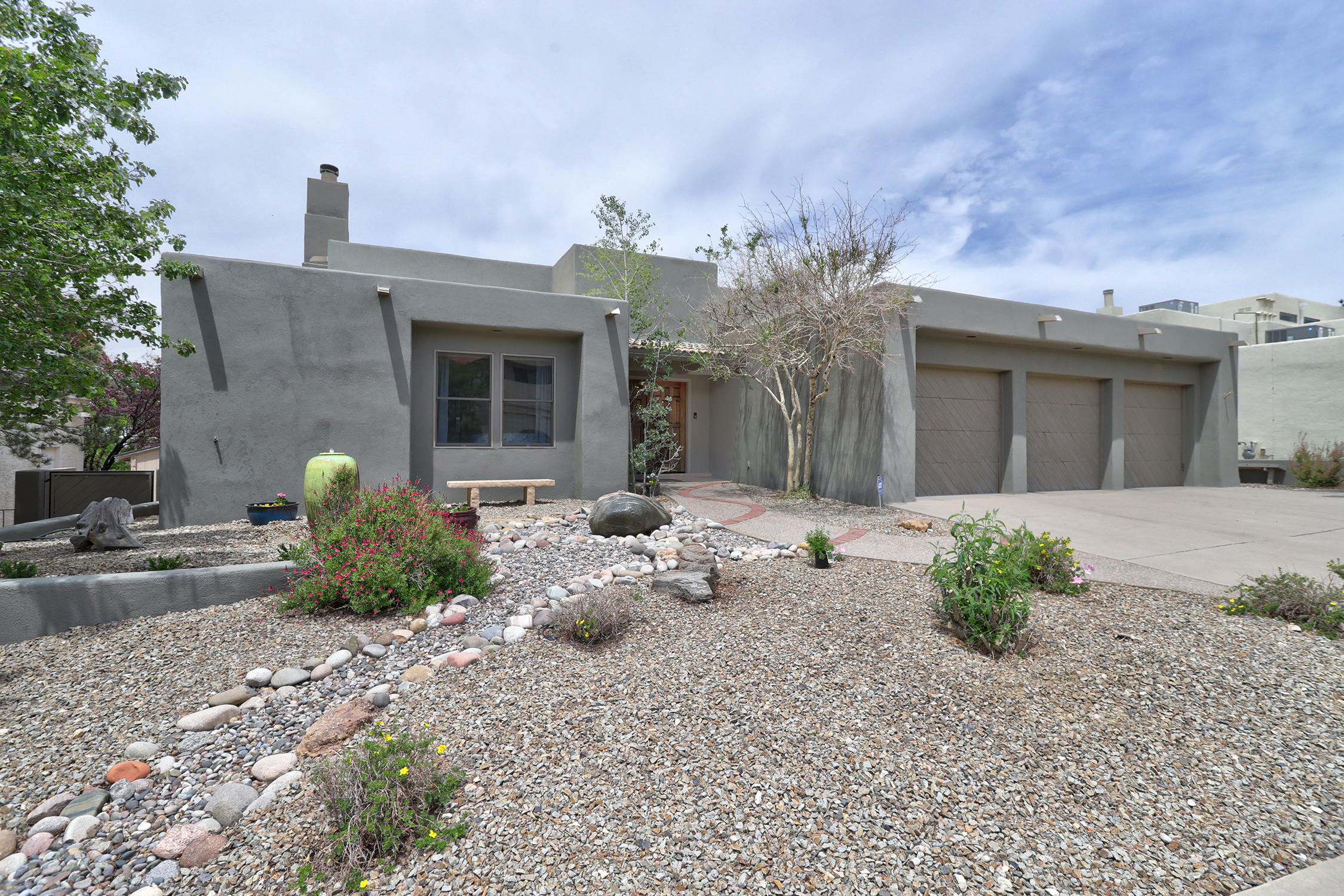 Albuquerque Homes with a Swimming Pool