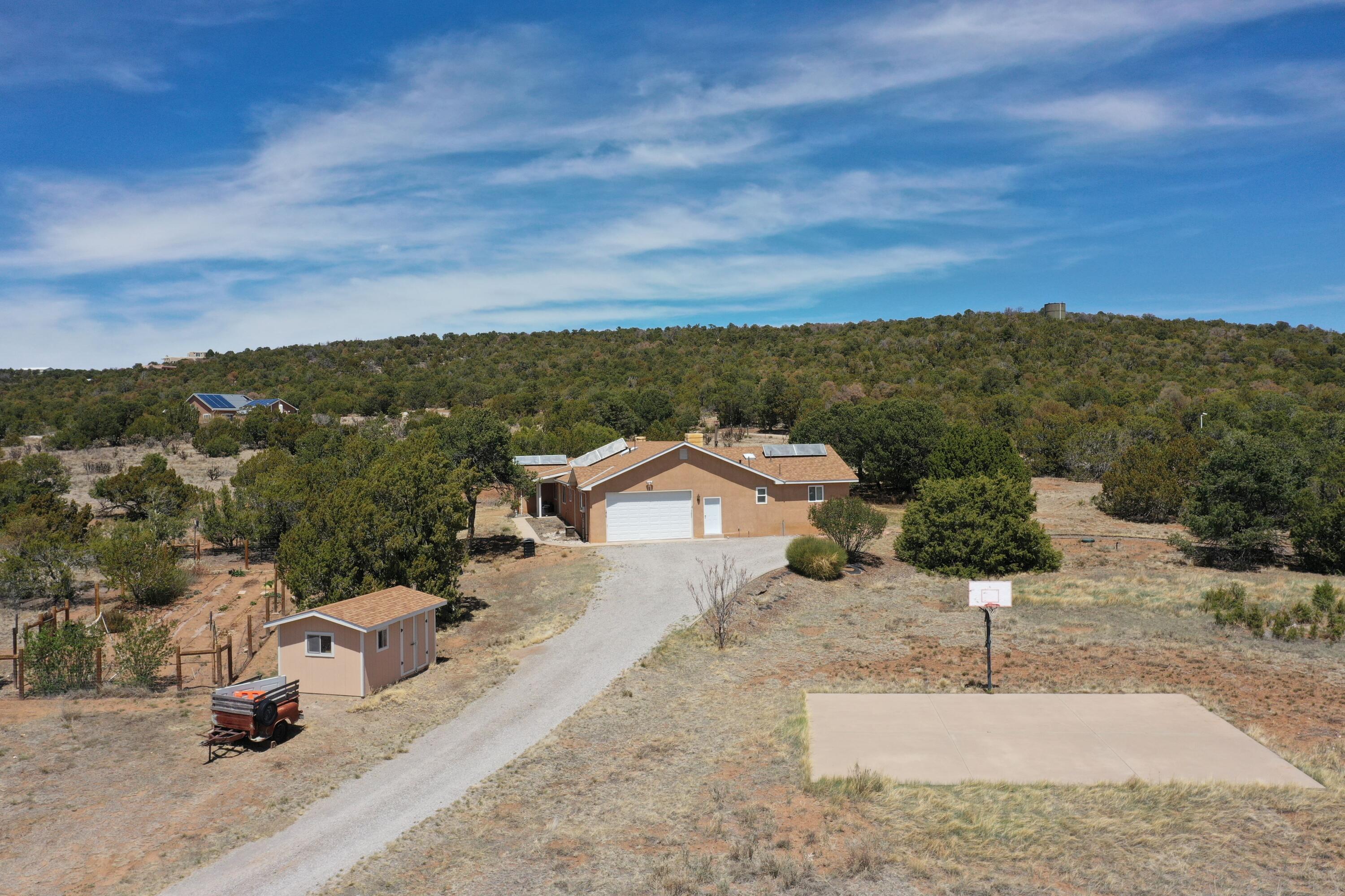 East Mountain Homes between 400k and 500k