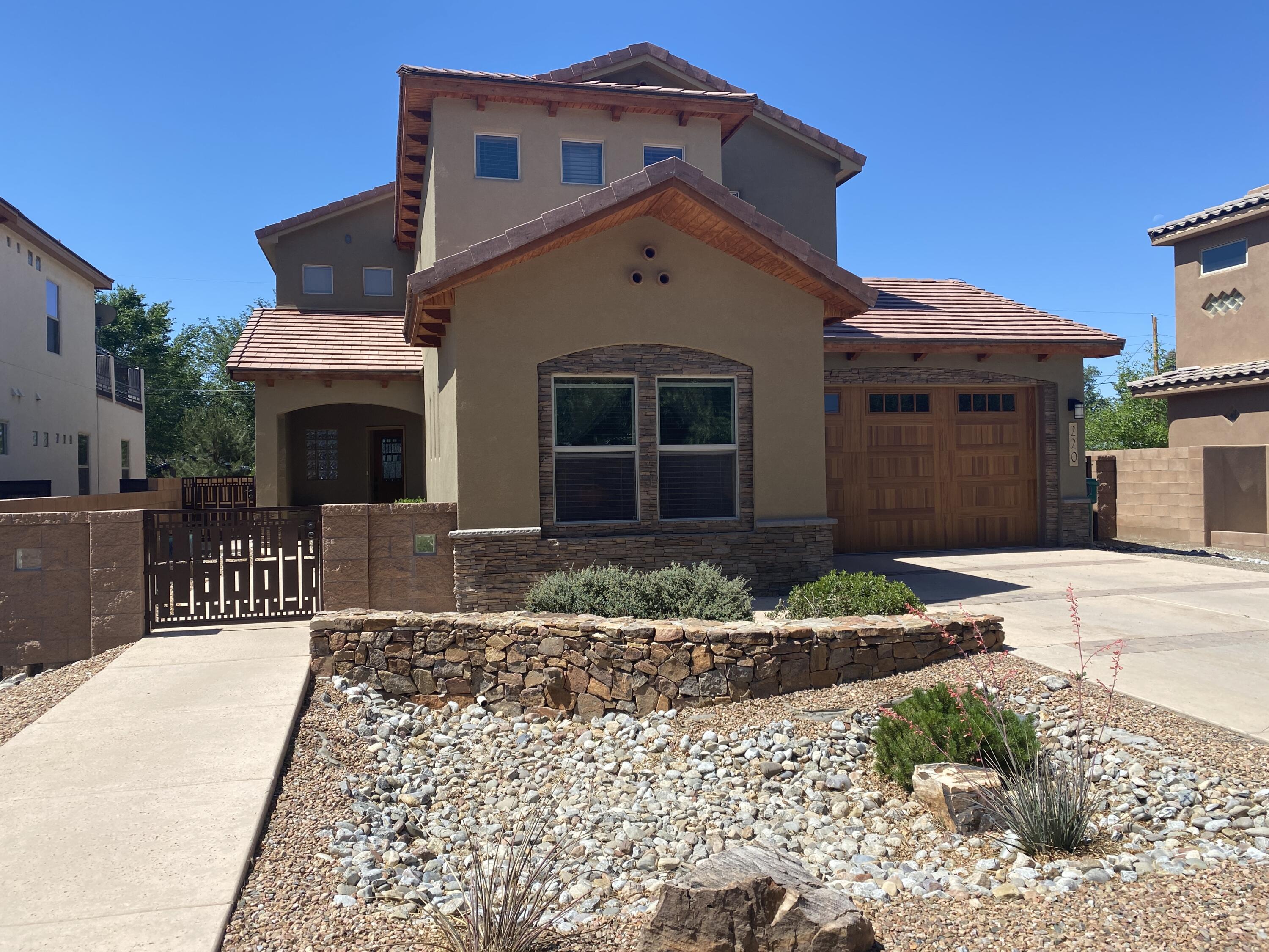 North Valley Albuquerque Homes with 4+ Car Garages
