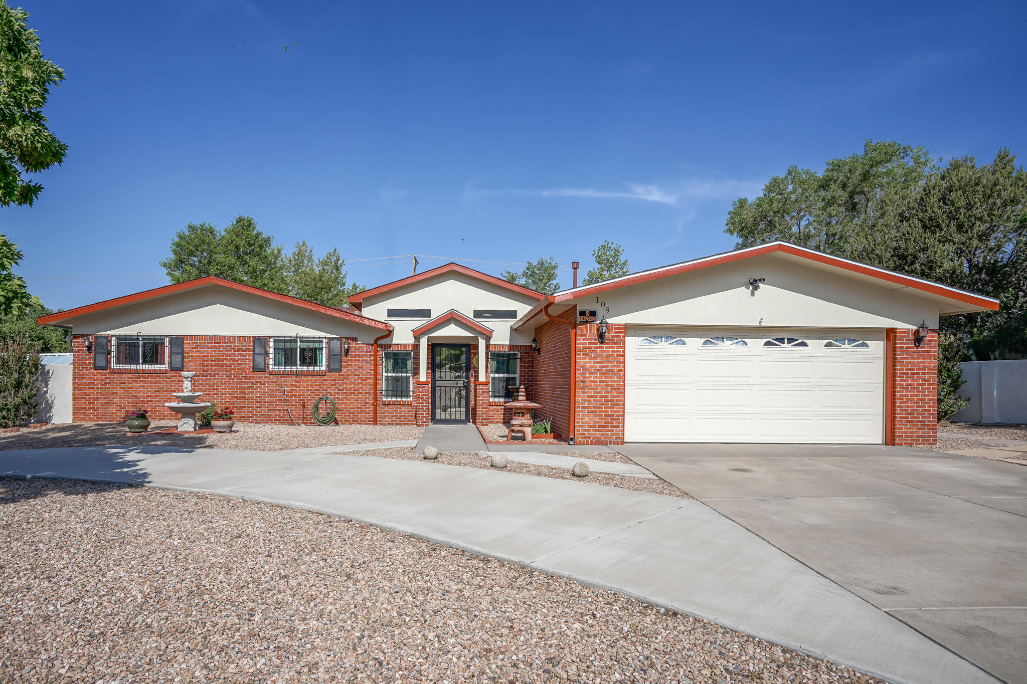 Kirtland Air Force Base area homes between 300k and 350k