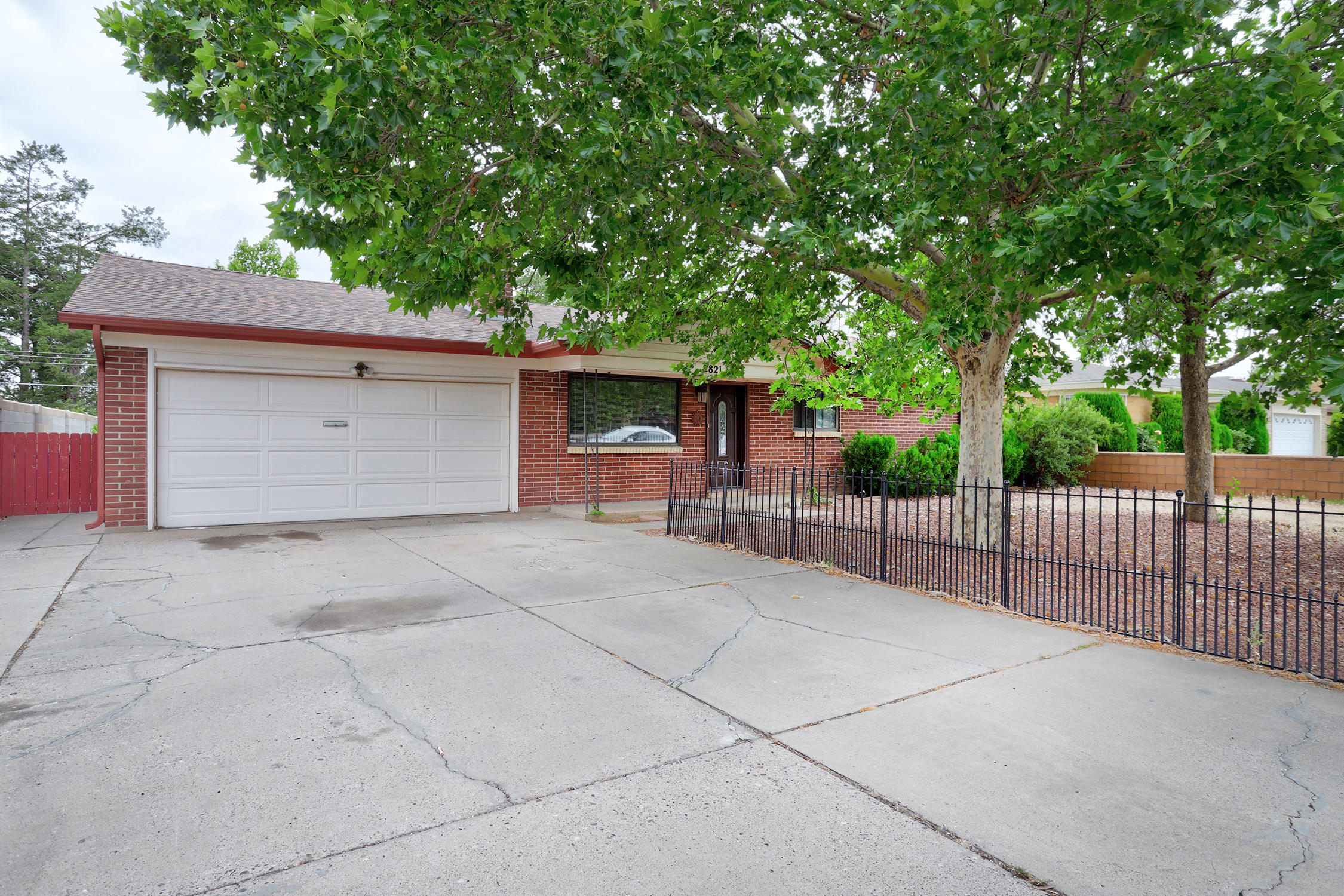 Kirtland Air Force Base area homes between 250k and 300k.