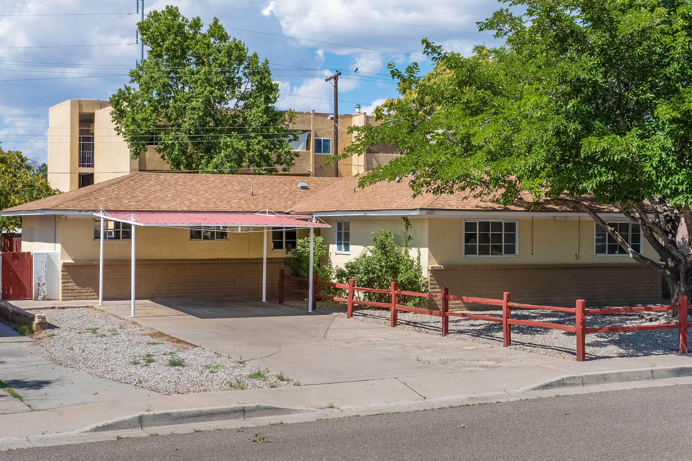 Kirtland Air Force Base area homes between 200k and 225k.