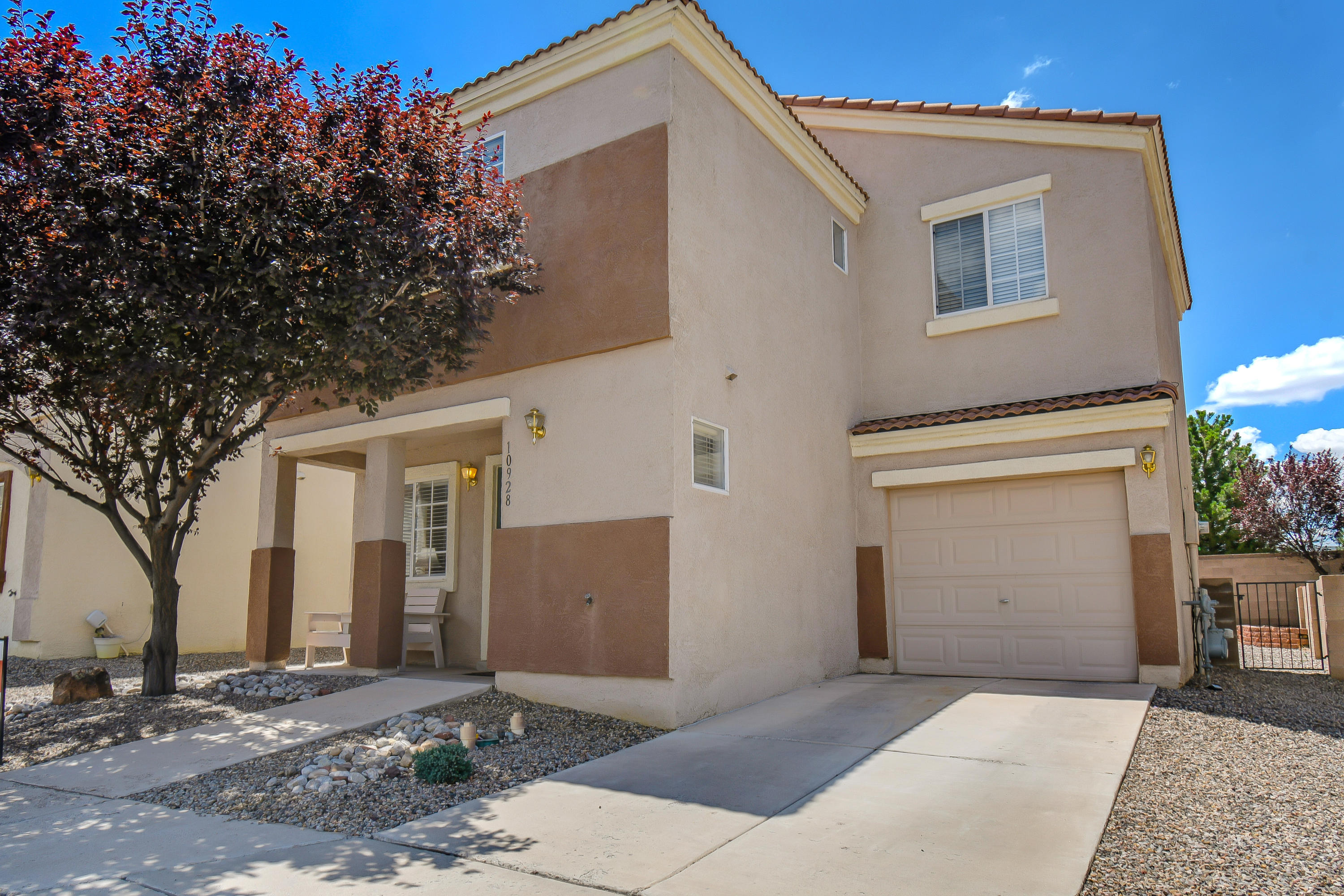 Kirtland Air Force Base area homes between 200k and 225k.