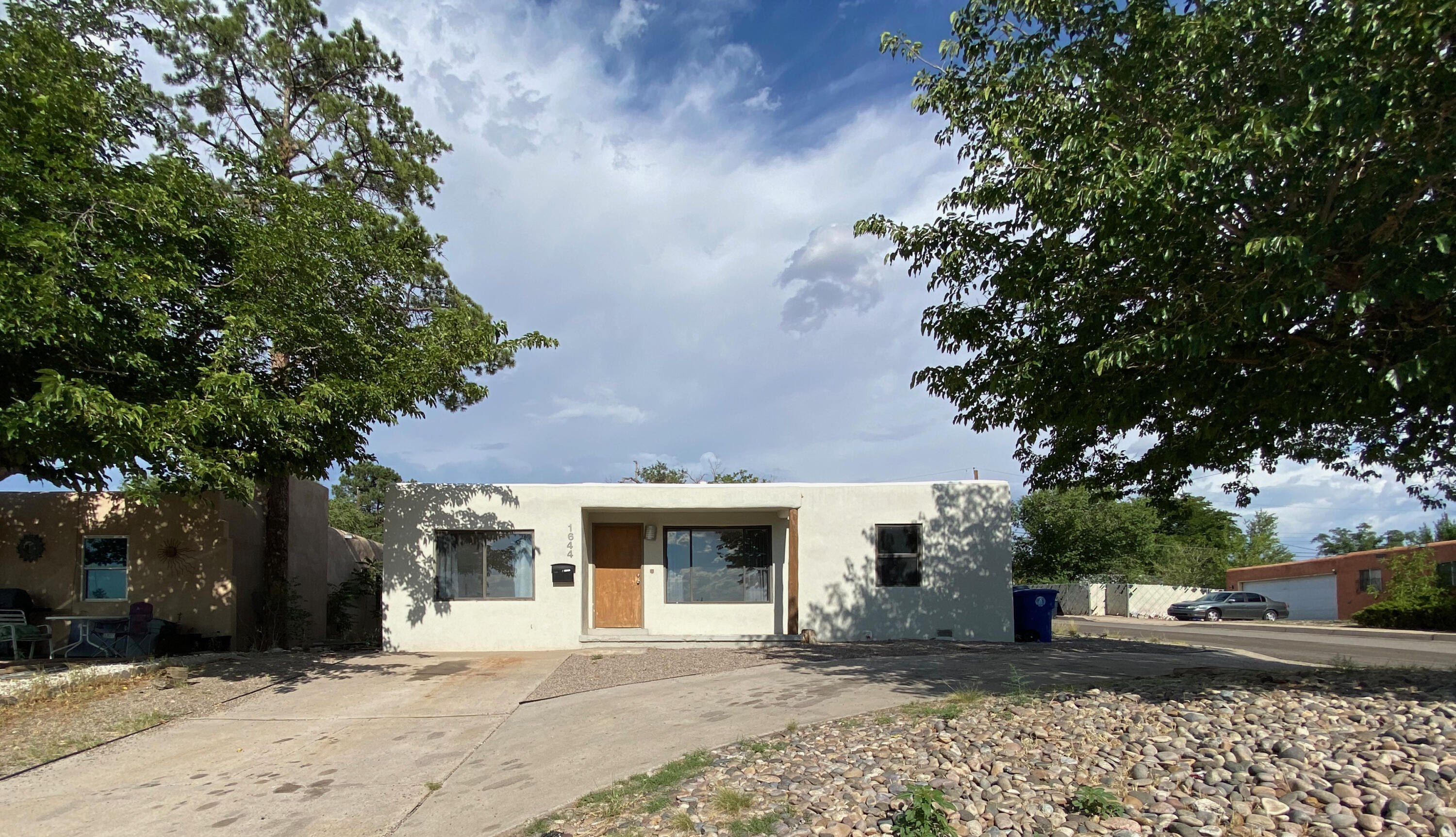 Kirtland Air Force Base area homes between 200k and 225k.