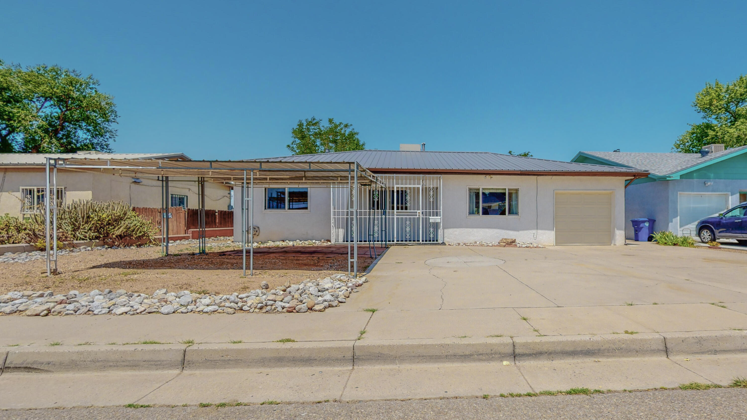 Kirtland Air Force Base area homes between 200k and 225k.