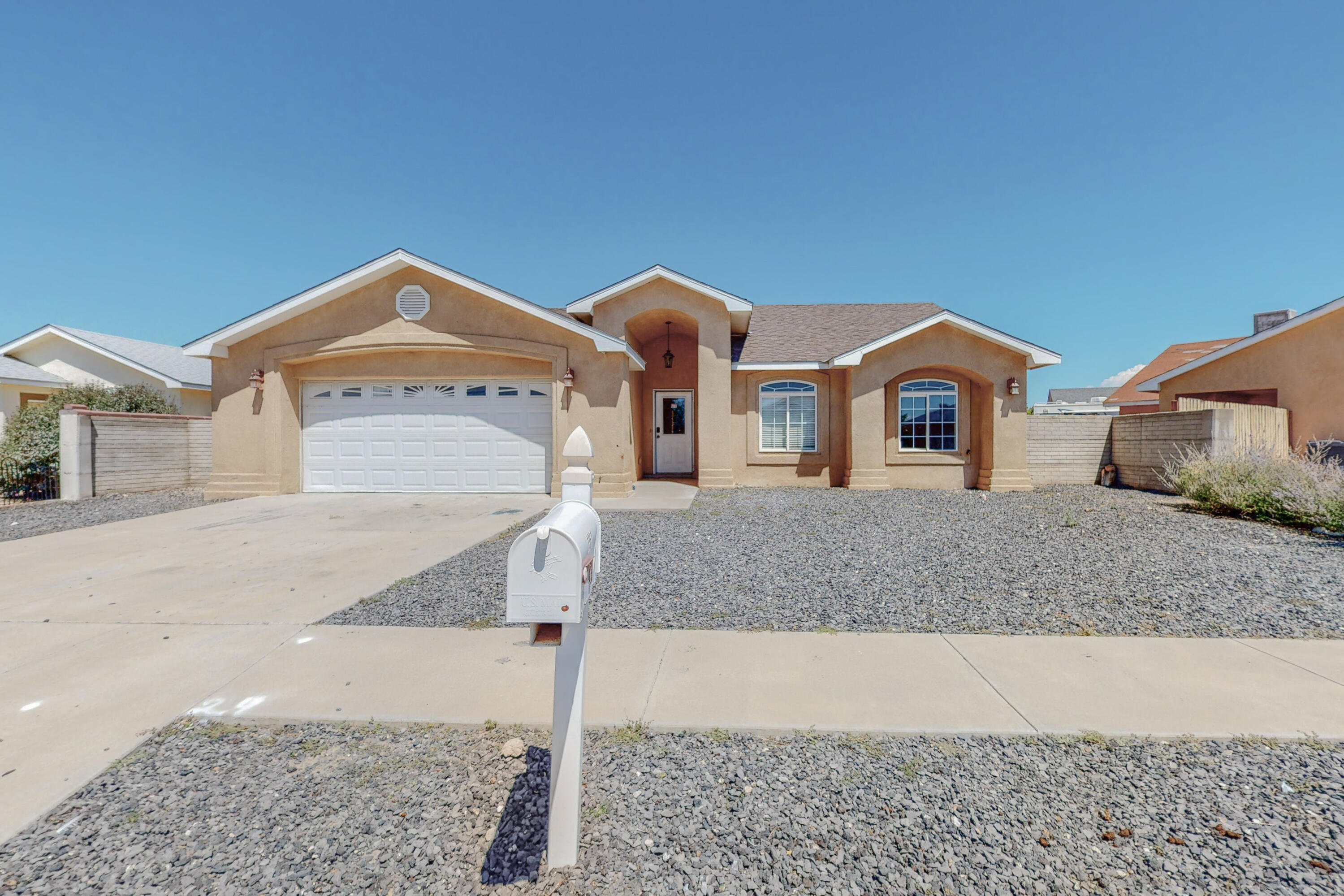 Homes For Sale In Los Lunas NM Priced 200,000 to 300,000