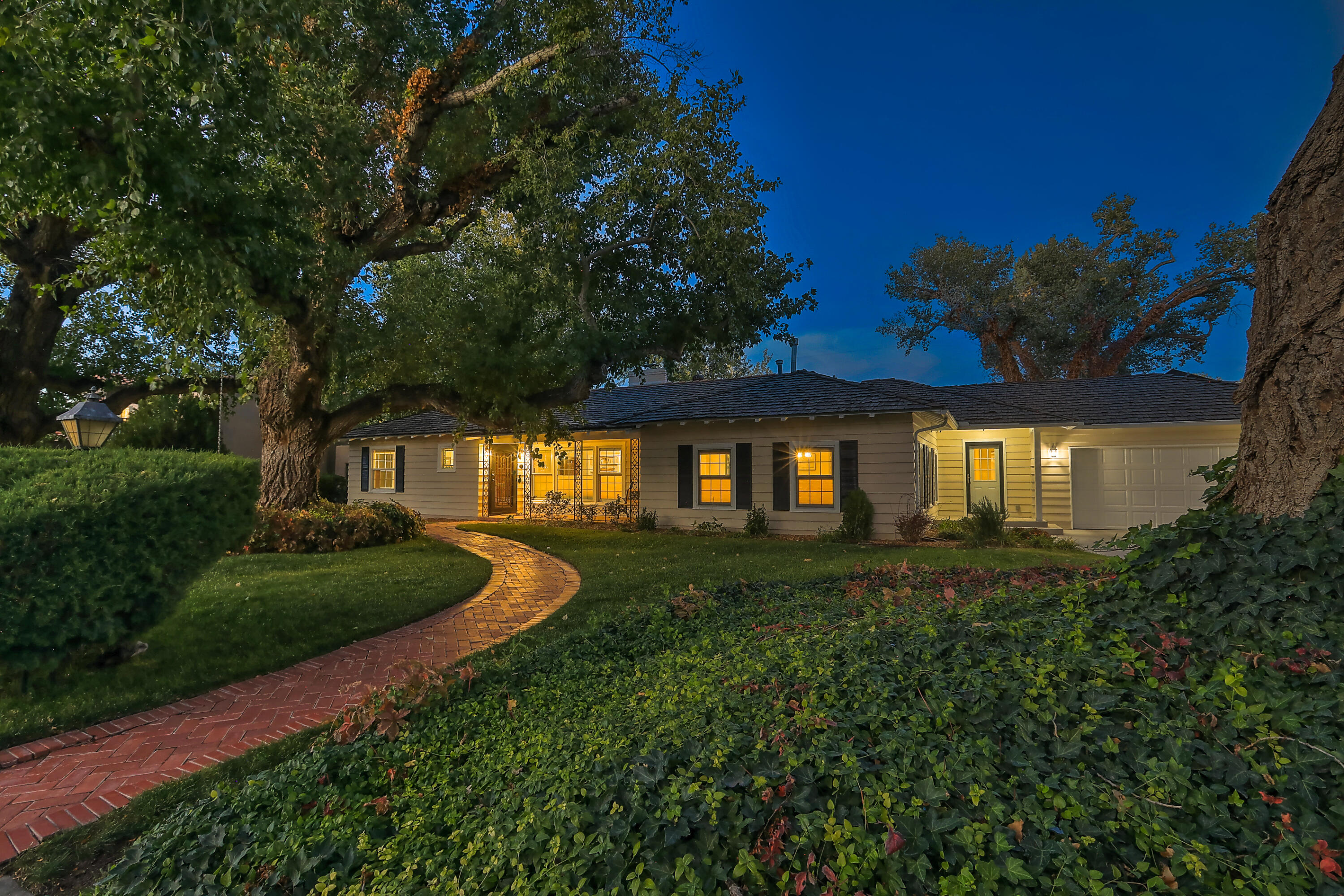 Explore The Luxury Lifestyle Of Albuquerque Country Club Homes