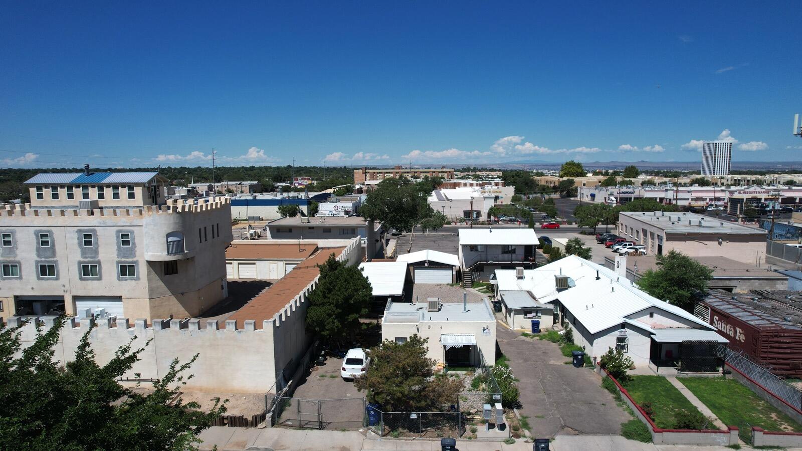 321 Arizona Street SE, Albuquerque, NM 87108