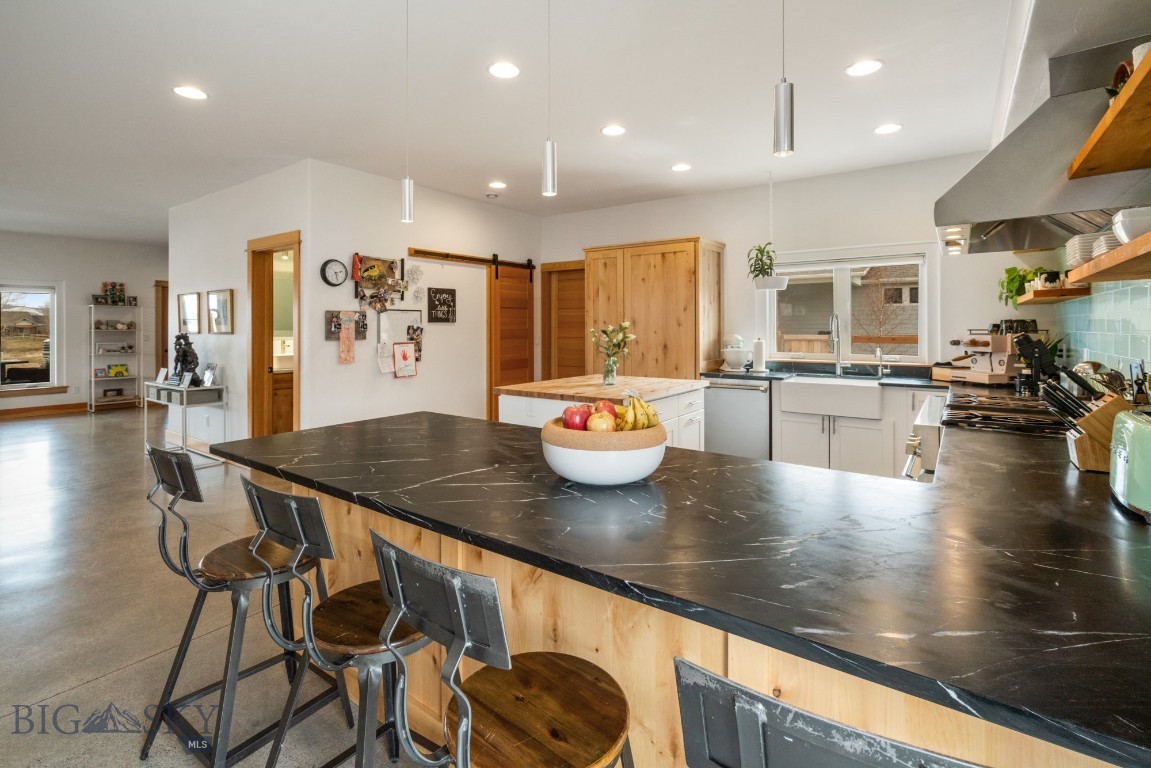 Soapstone countertops makes cleaning easy.