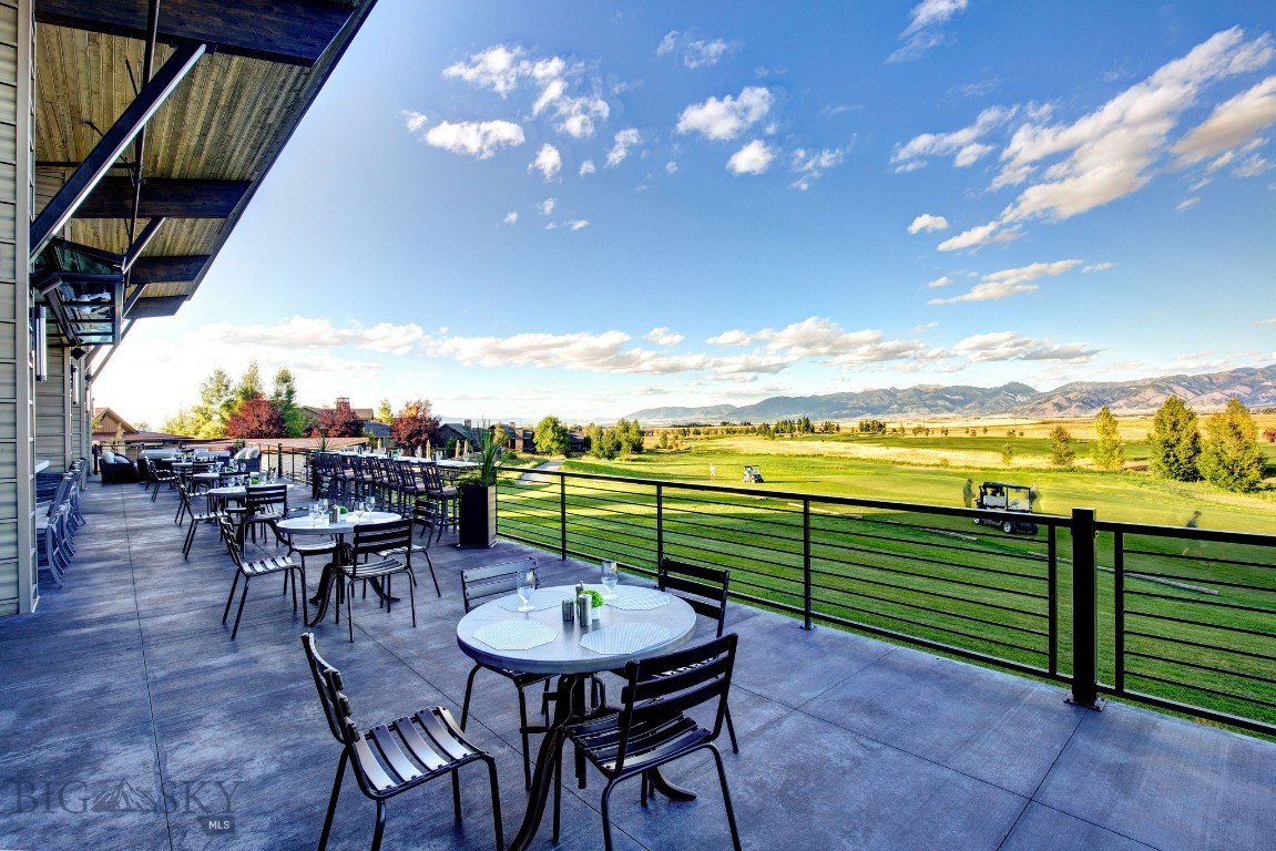 Black Bull club amenities are located steps away including: private restaurant, pool, fitness center, Tom Weiskopf designed golf course, and groomed cross country ski trails.