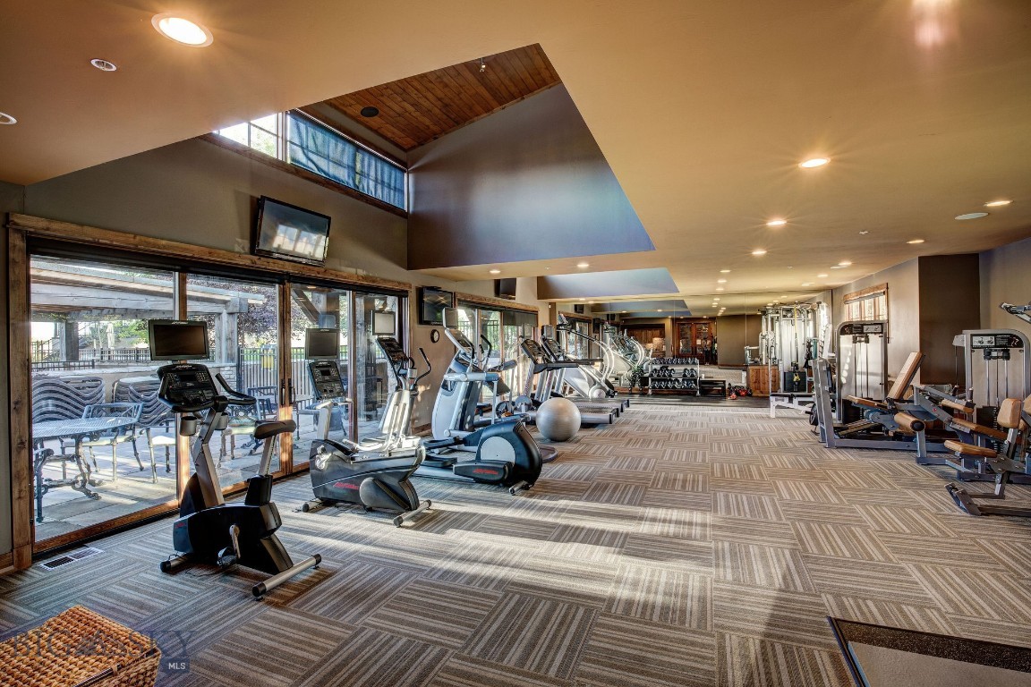 Black Bull club amenities are located steps away including: private restaurant, pool, fitness center, Tom Weiskopf designed golf course, and groomed cross country ski trails.