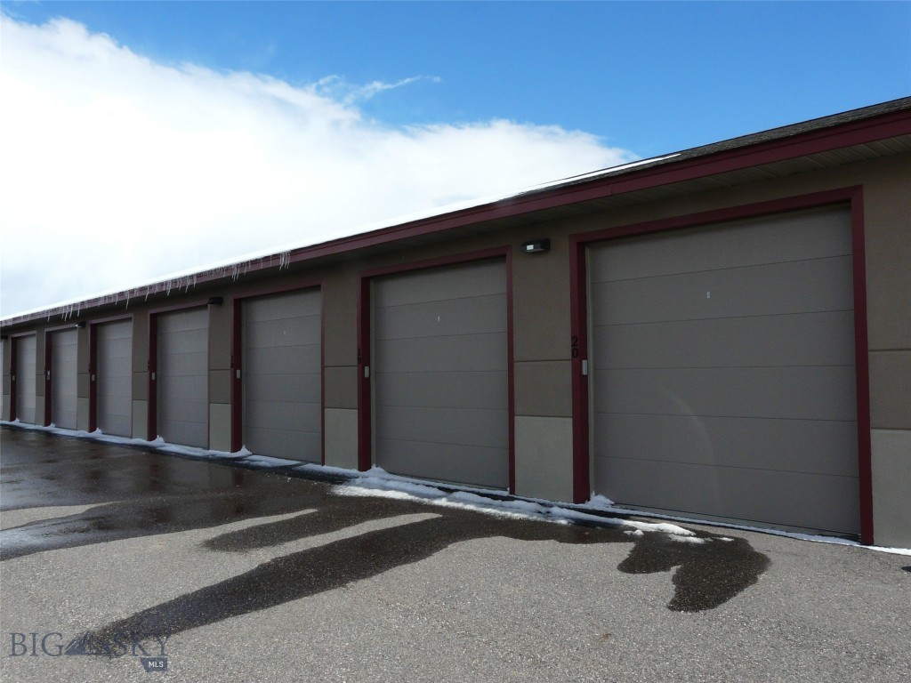 Convenient heated garage located at Bozeman Yellowstone International Airport...12' x 24' ,keyless entry,
9'x9' door, HOA managed, ground lease from Airport