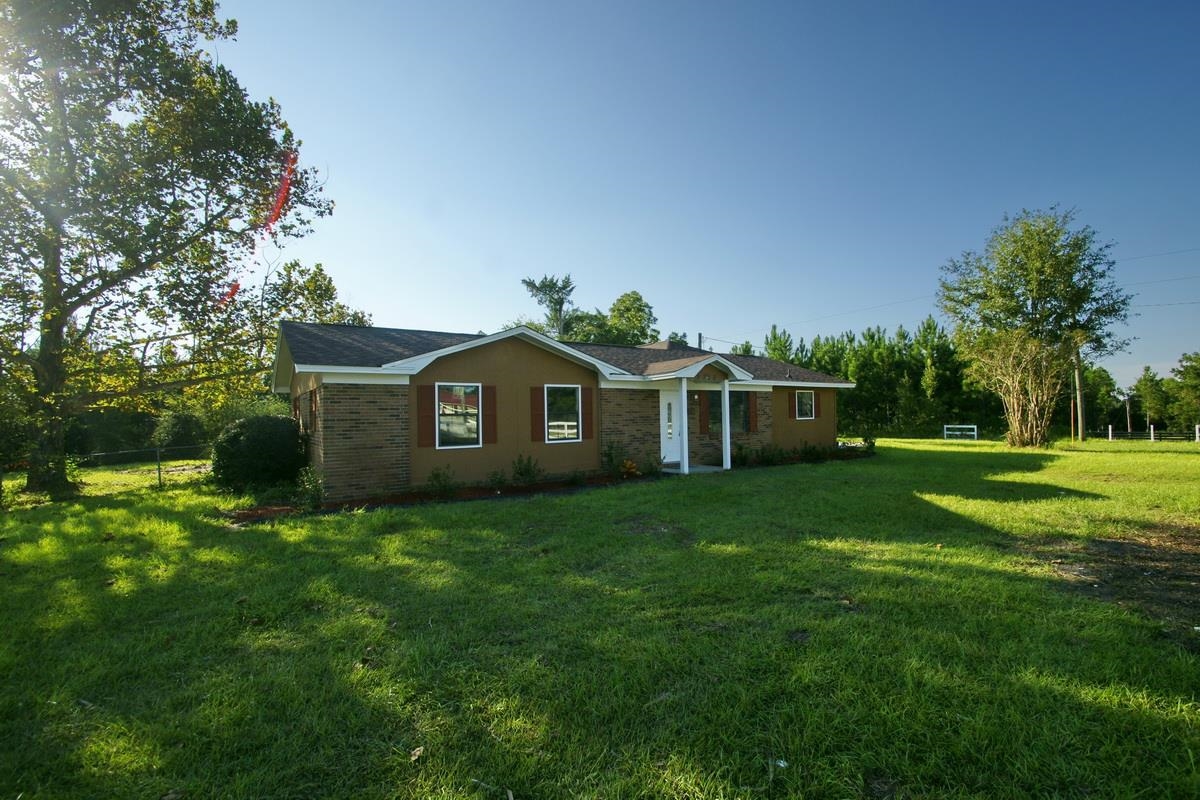 2379 Mayo Road, Grand Ridge, FL 32442
