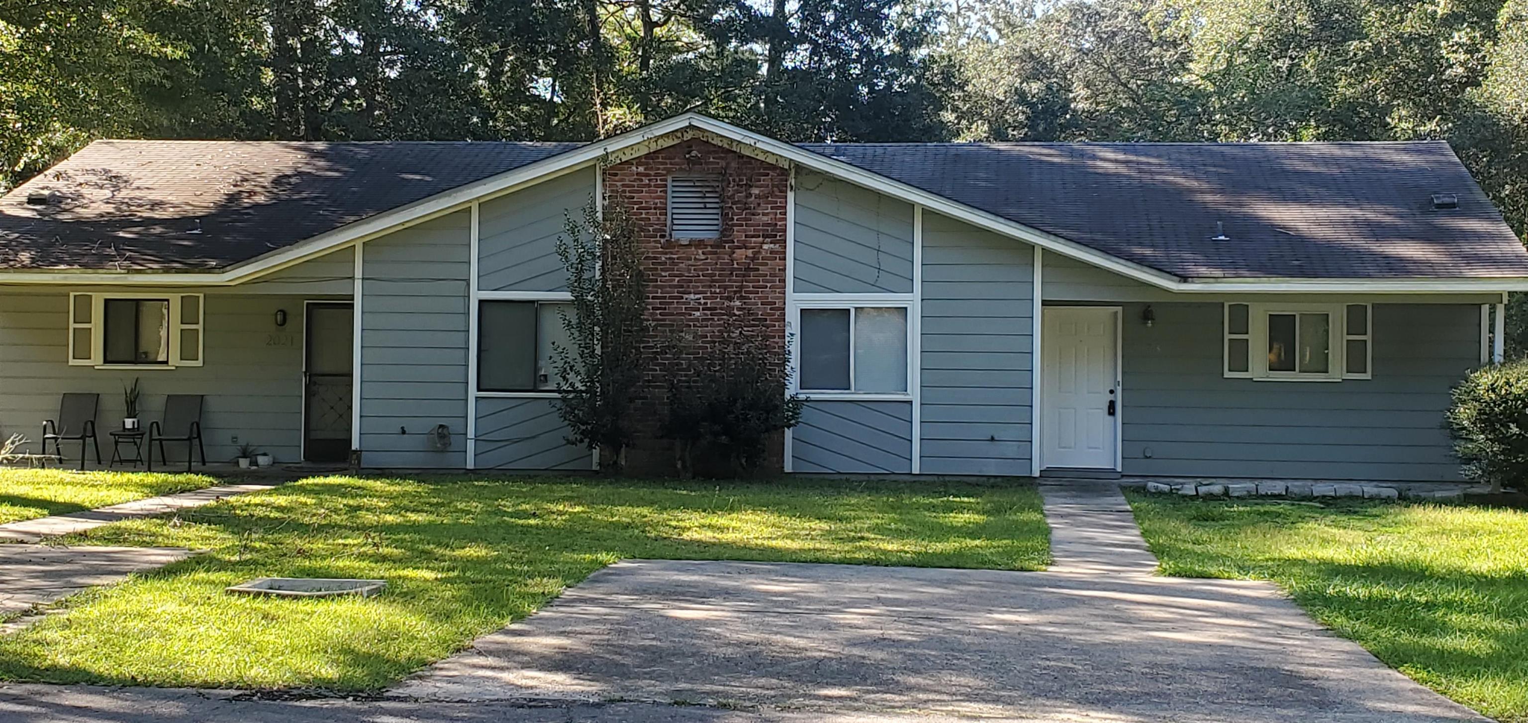 2 bedroom with 2 full baths townhouse in great location close to FSU,TCC, & FAMU.  Nice large fenced in backyard. This unit is occupied with a tenant that would like to stay but has no lease.. NEW ROOF!!