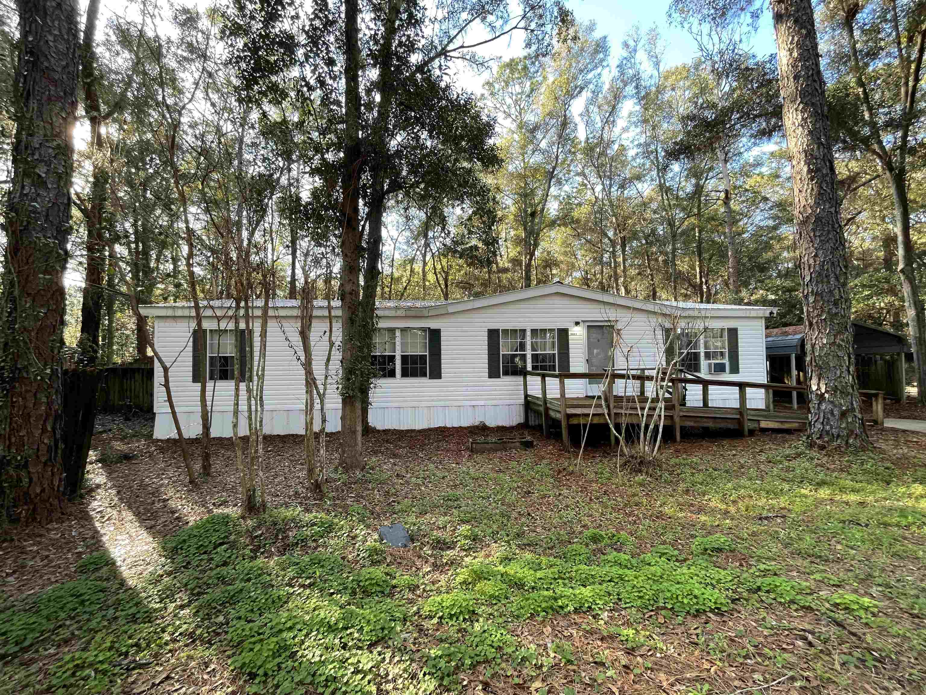 Handyman special! This 3 bedroom 2 bath mobile home is ready to be updated and customized to fit your needs! Great split floorplan with large living room and kitchen make this home feel very spacious.