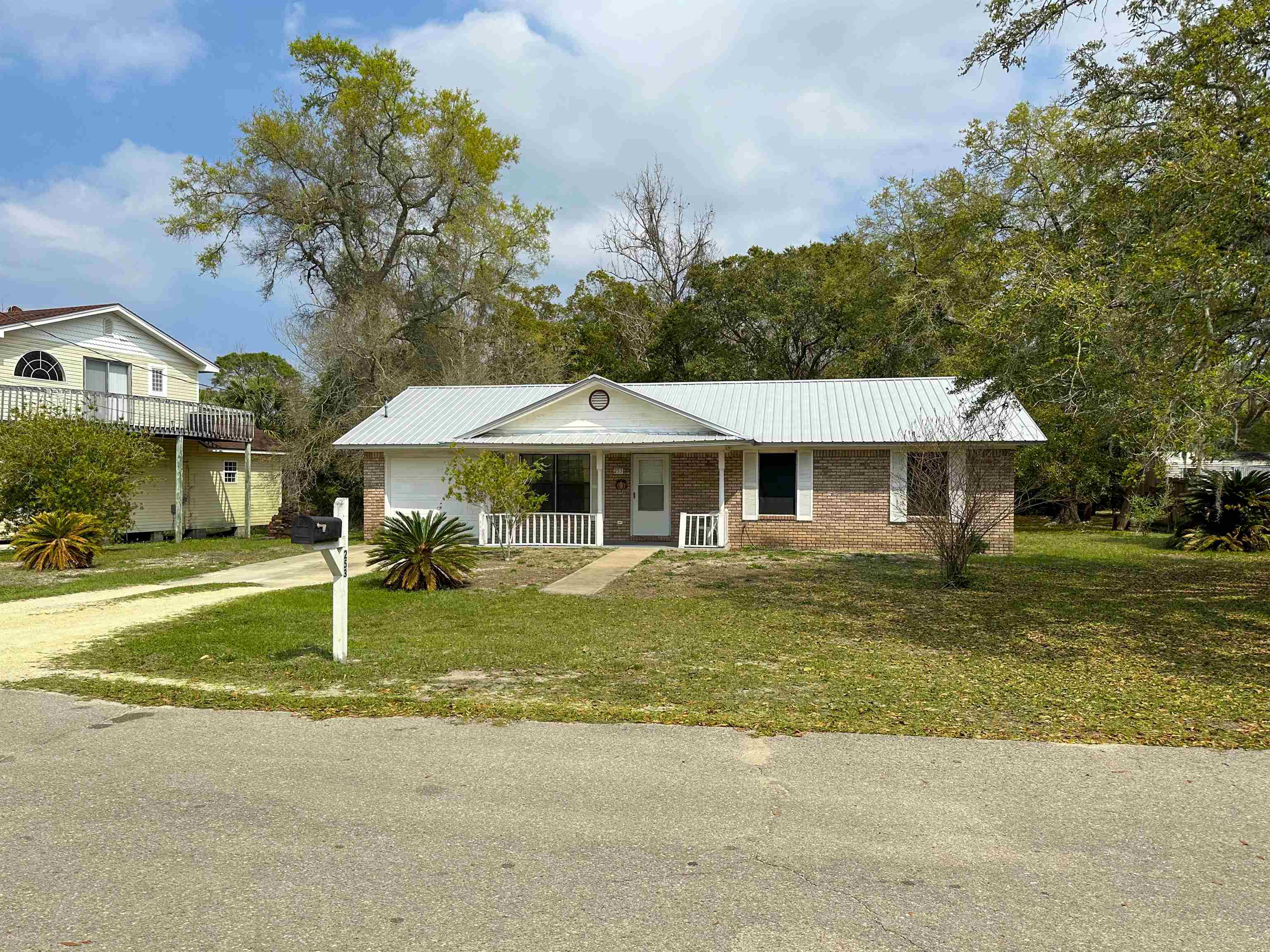 253 9TH Street, APALACHICOLA, FL 32320
