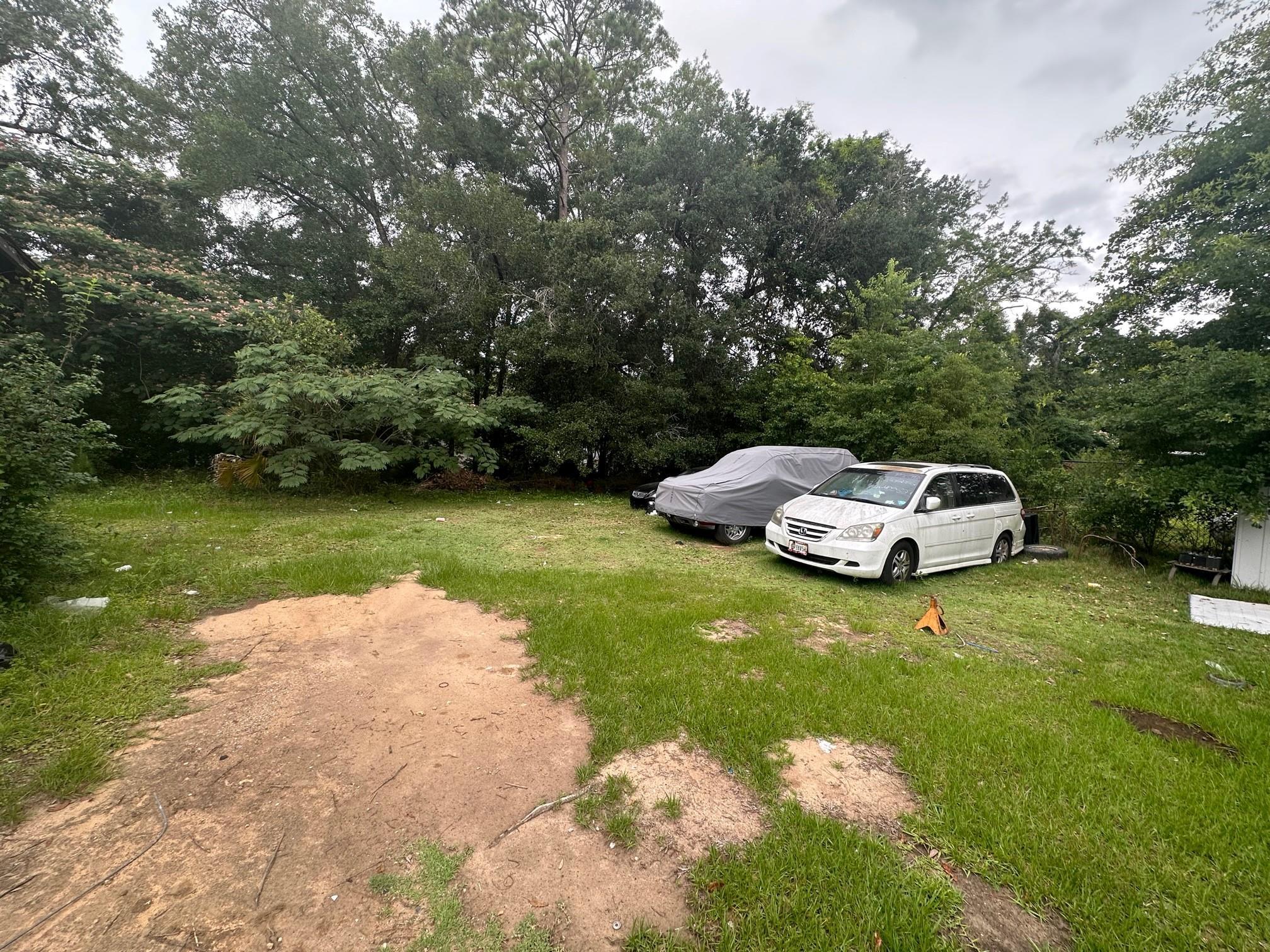 Great lot to build new family or rental home on near FSU, TCC, and FAMU. Refer to pictures to see where the lots edge is in relation to the house. 1316 Colorado St (house on edge, needs full renovation) is also available for sale, listed separately.