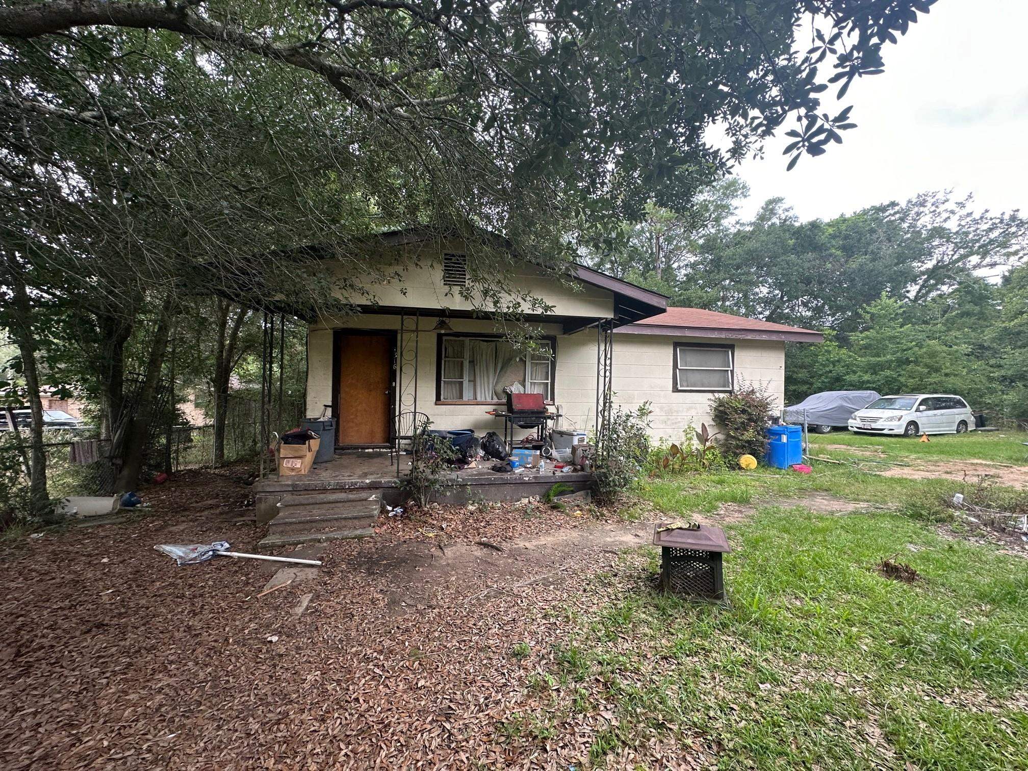 Home in need of restoration and renovation. Easy flip or great rental home near FSU, TCC, and FAMU. Refer to pictures to see where the house's lot edge is in relation to the lot right next door, which is also available for sale, listed separately.